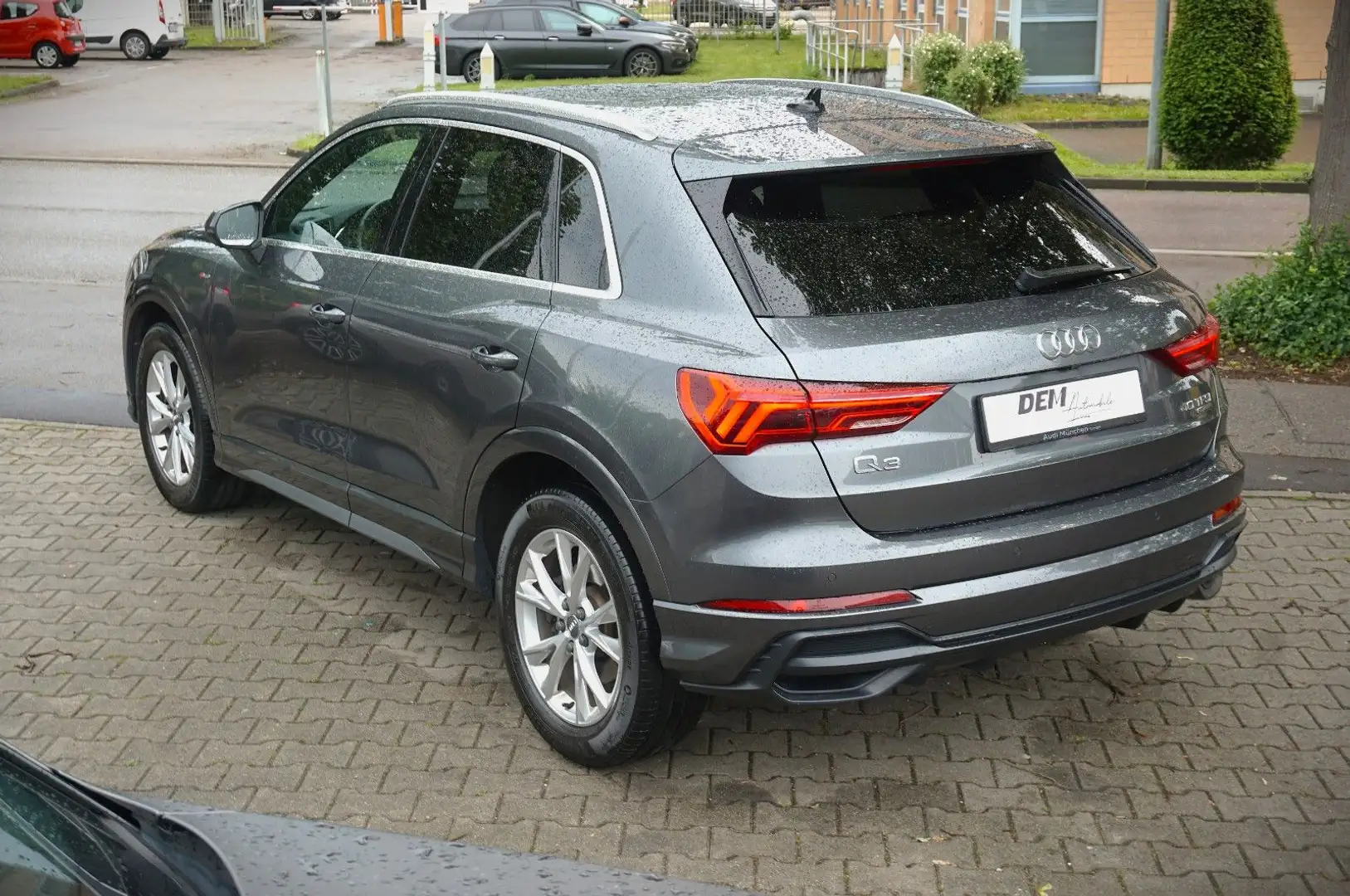 Audi Q3 40 TFSI quattro S line / R-Kam. / LED / Grau - 2
