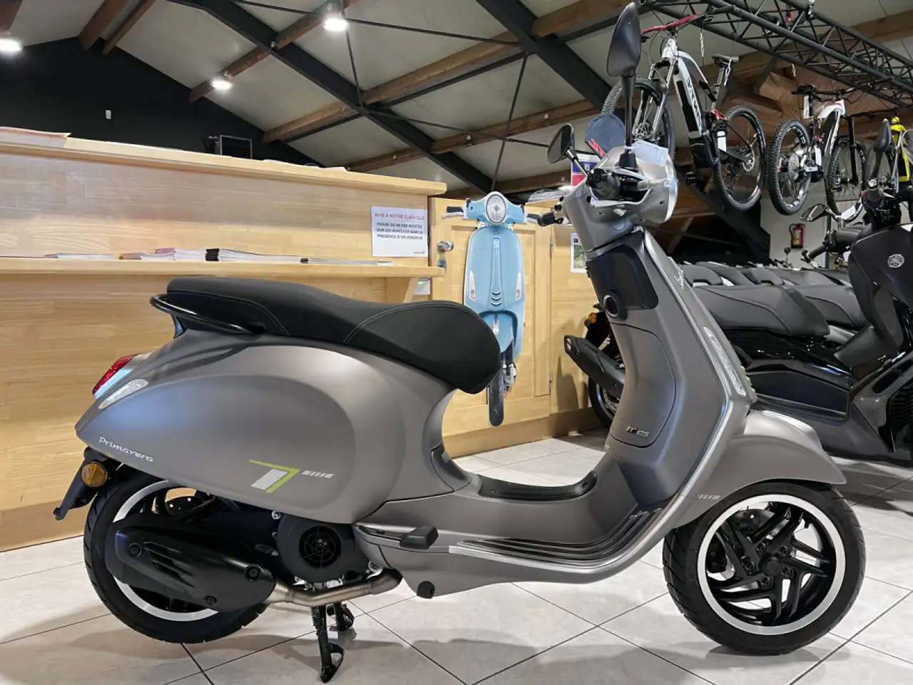 Vespa Primavera 125