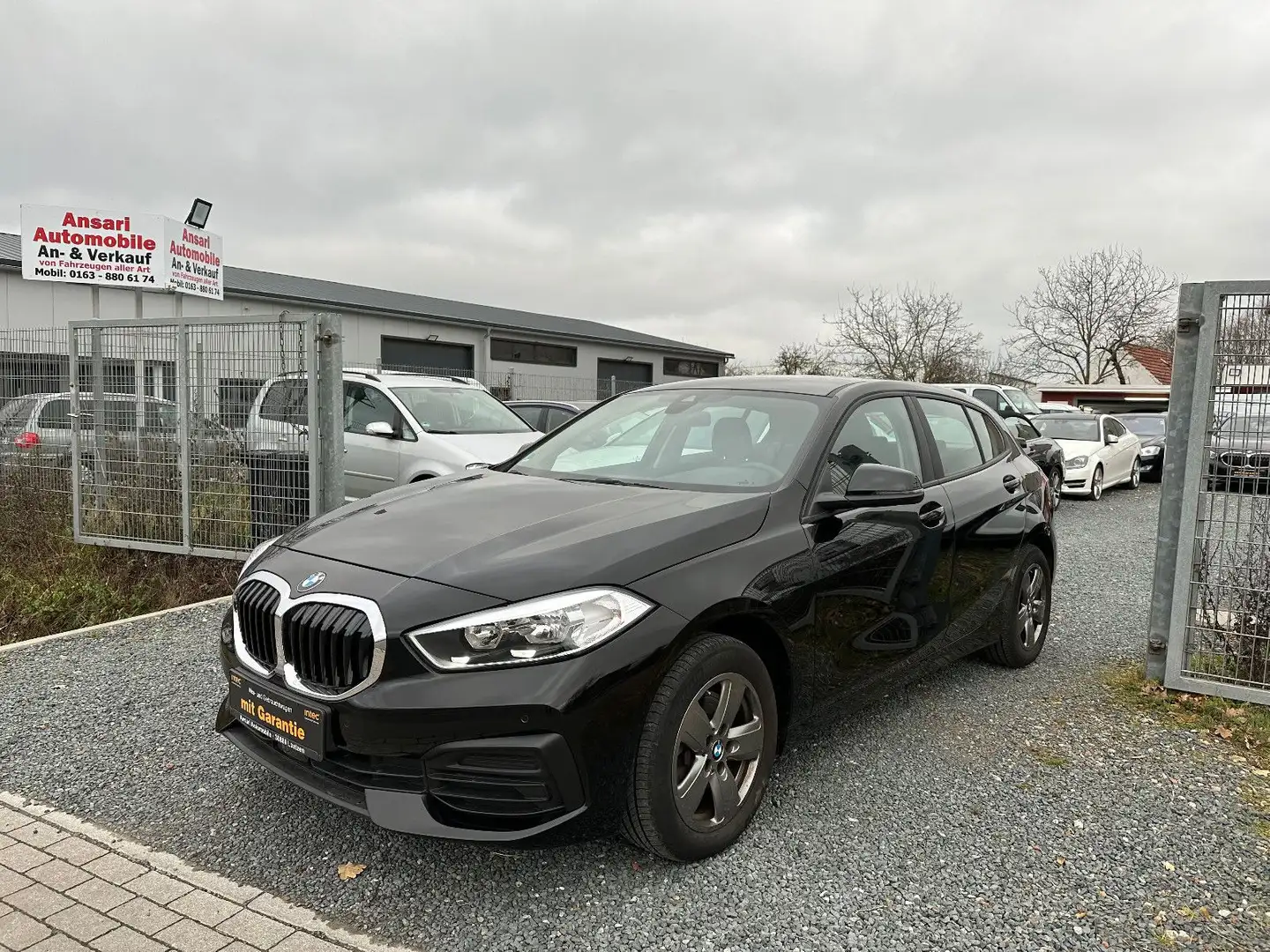 BMW 118 i Advantage |1.Hand |7.000 Km |Navi |Garantie Zwart - 1