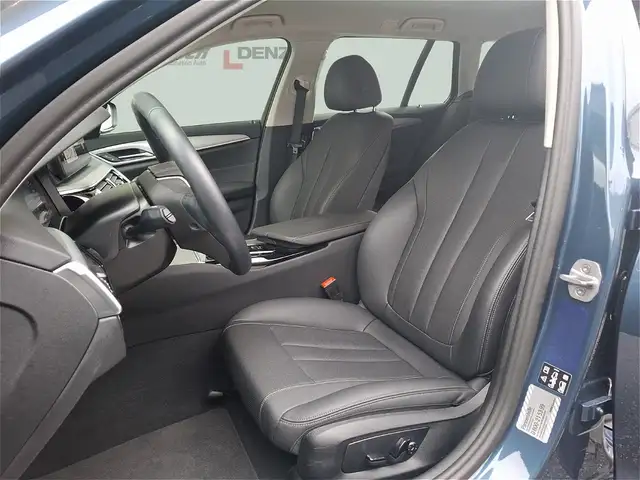 BMW 5 Series view 10