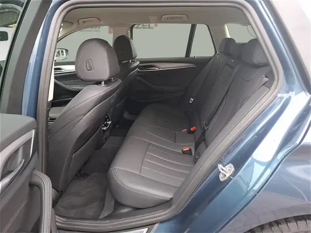 BMW 5 Series view 11