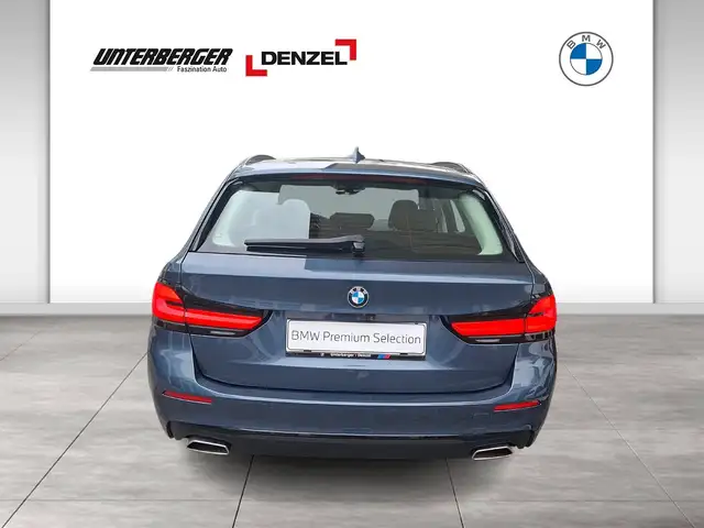 BMW 5 Series view 4