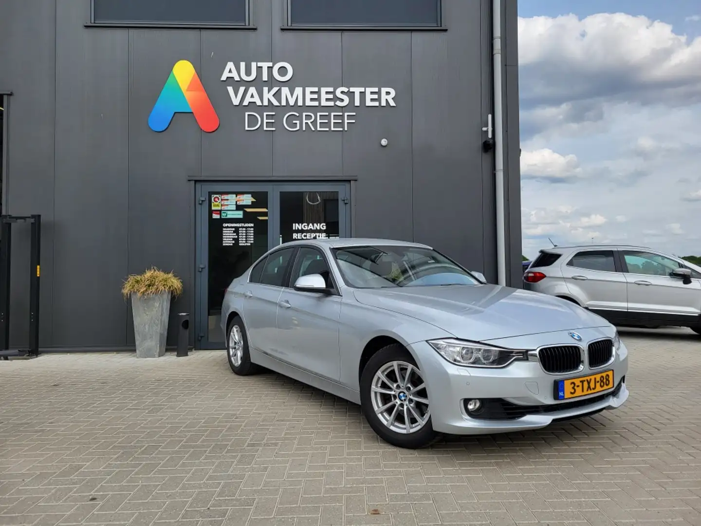 BMW 320 3-serie 320i Executive 1e eigenaar Grijs - 2