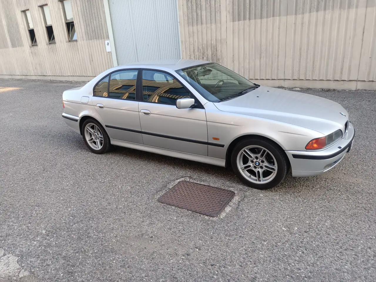BMW 528i, foto 2