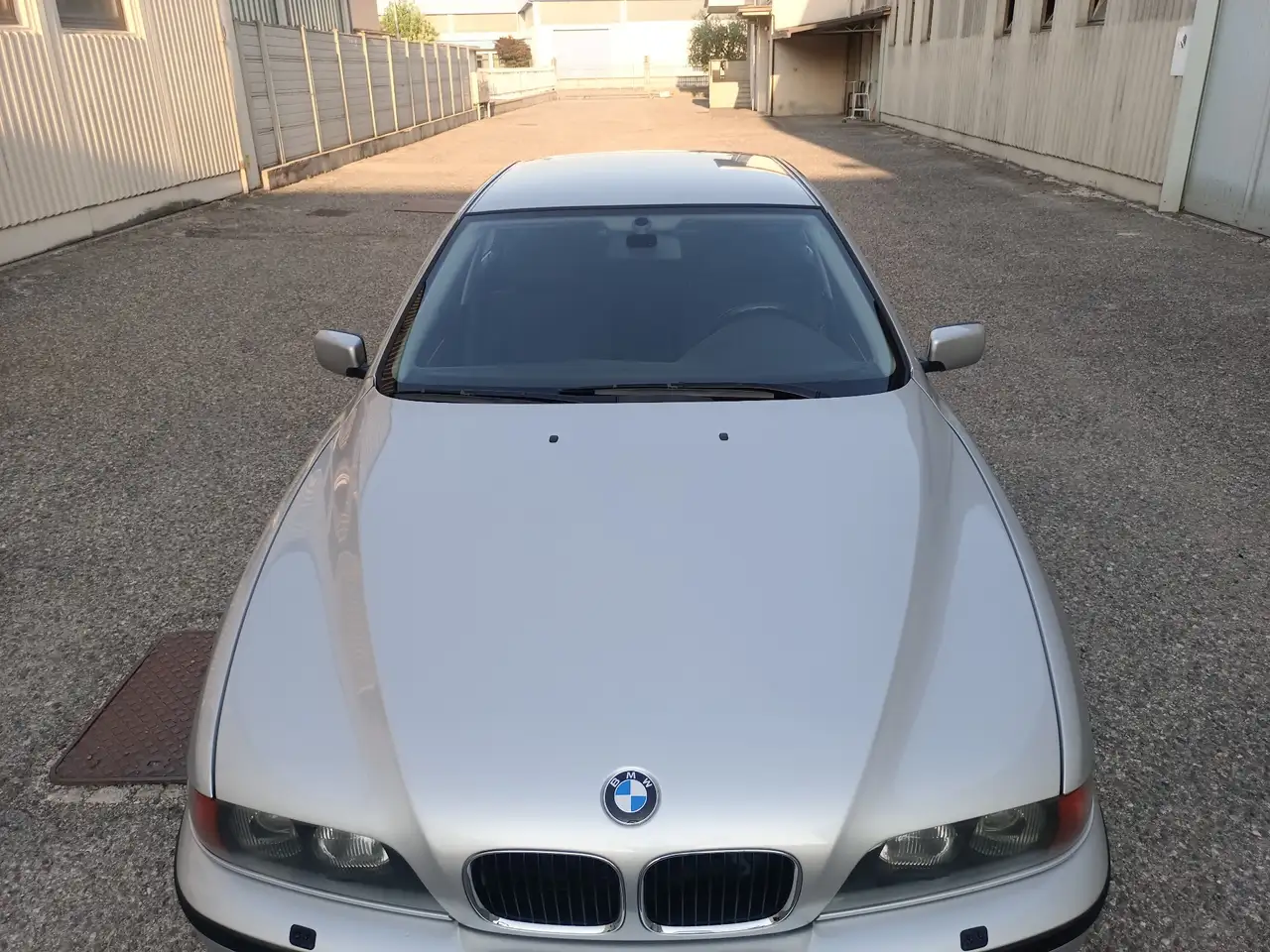 BMW 528i, foto 1