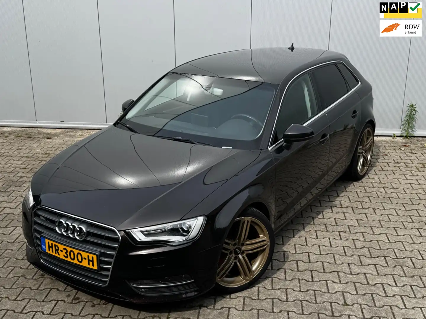 Audi A3 Sportback 1.2TFSI PRO LINE PLUS NWE DISTRIBUTIE XE Zwart - 1