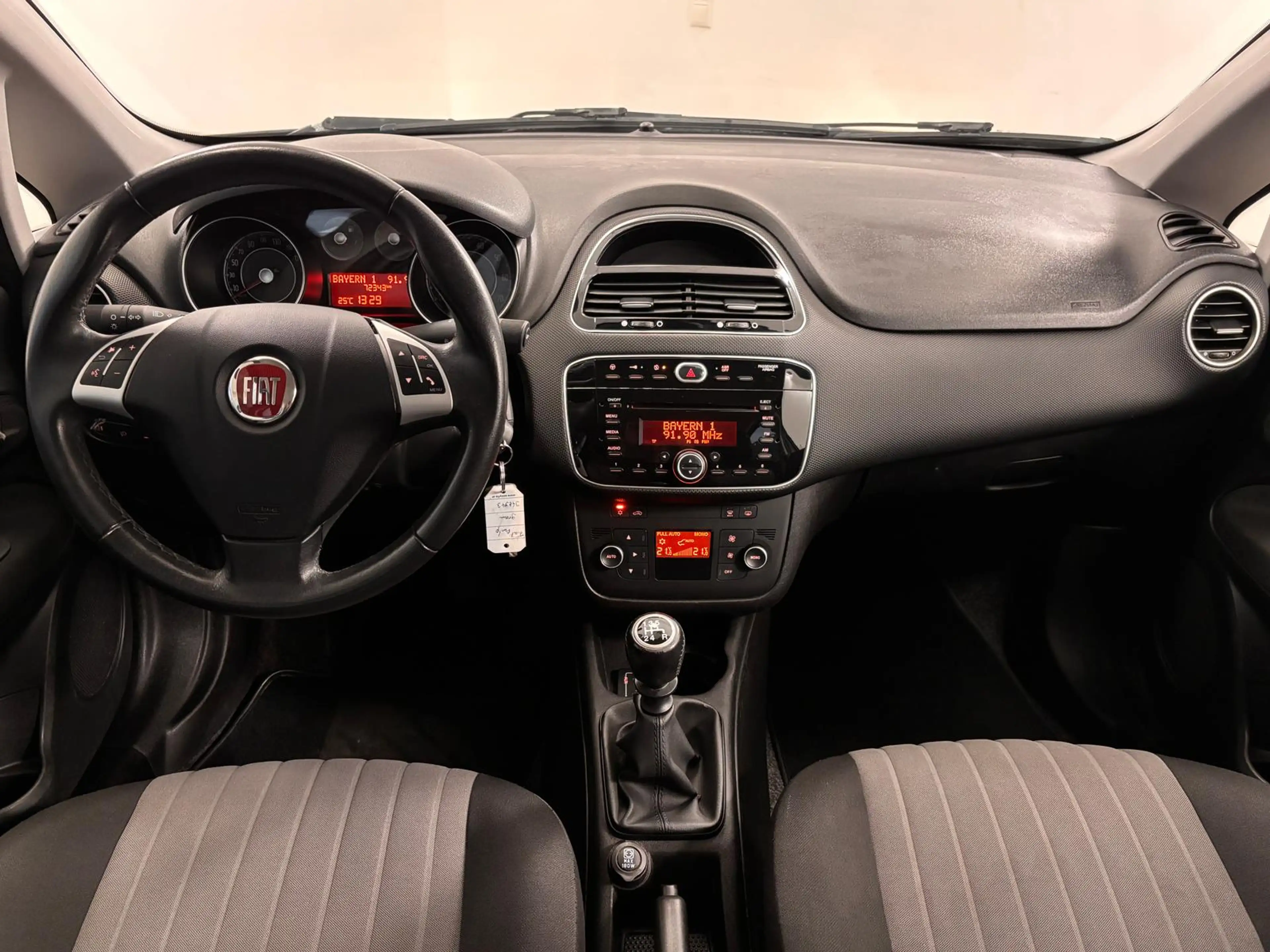 Fiat Punto *Klimaautomatik*BT*Alu* — photo 11