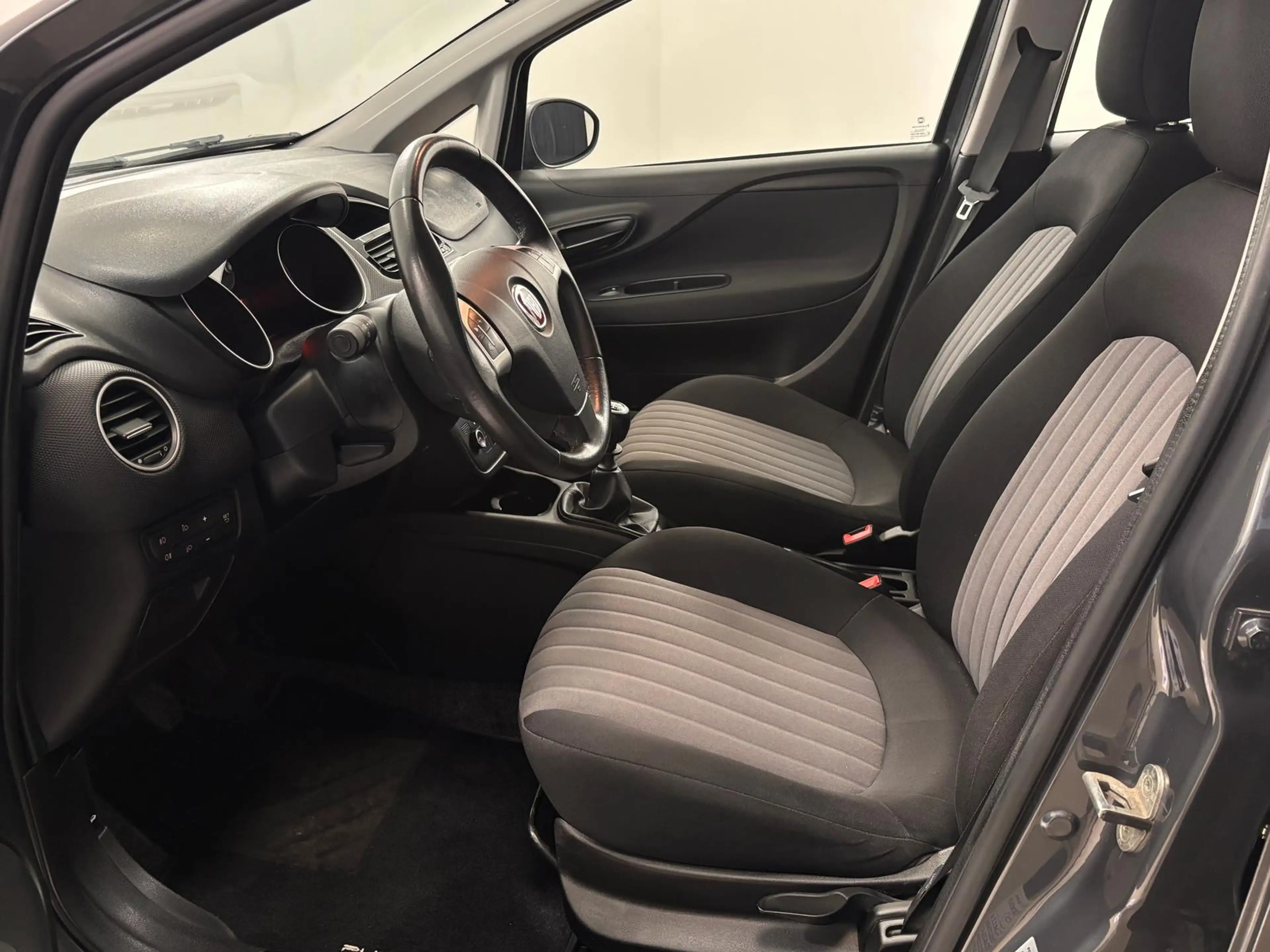 Fiat Punto *Klimaautomatik*BT*Alu* — photo 10