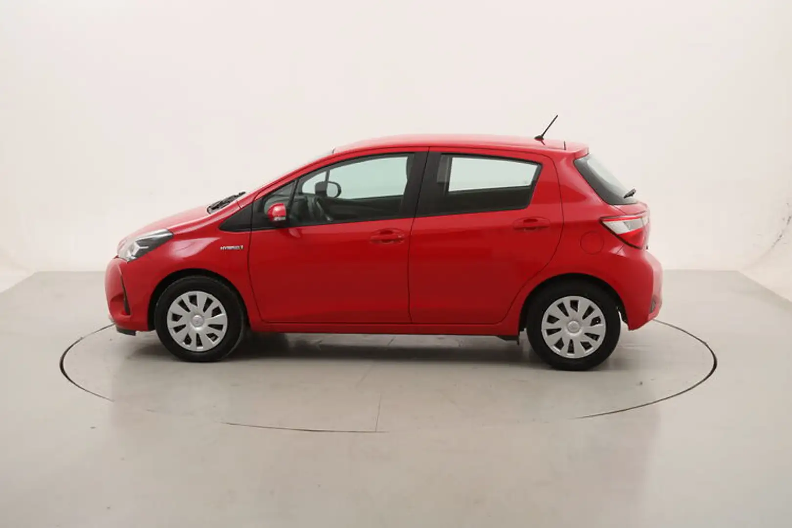 Toyota Yaris Hybrid Cool 1.5 Full Hybrid 101CV Rosso - 2