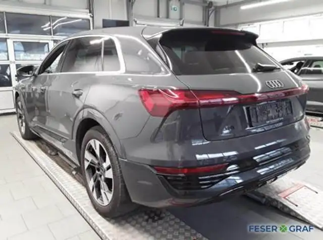 Audi Q8 E-Tron view 4