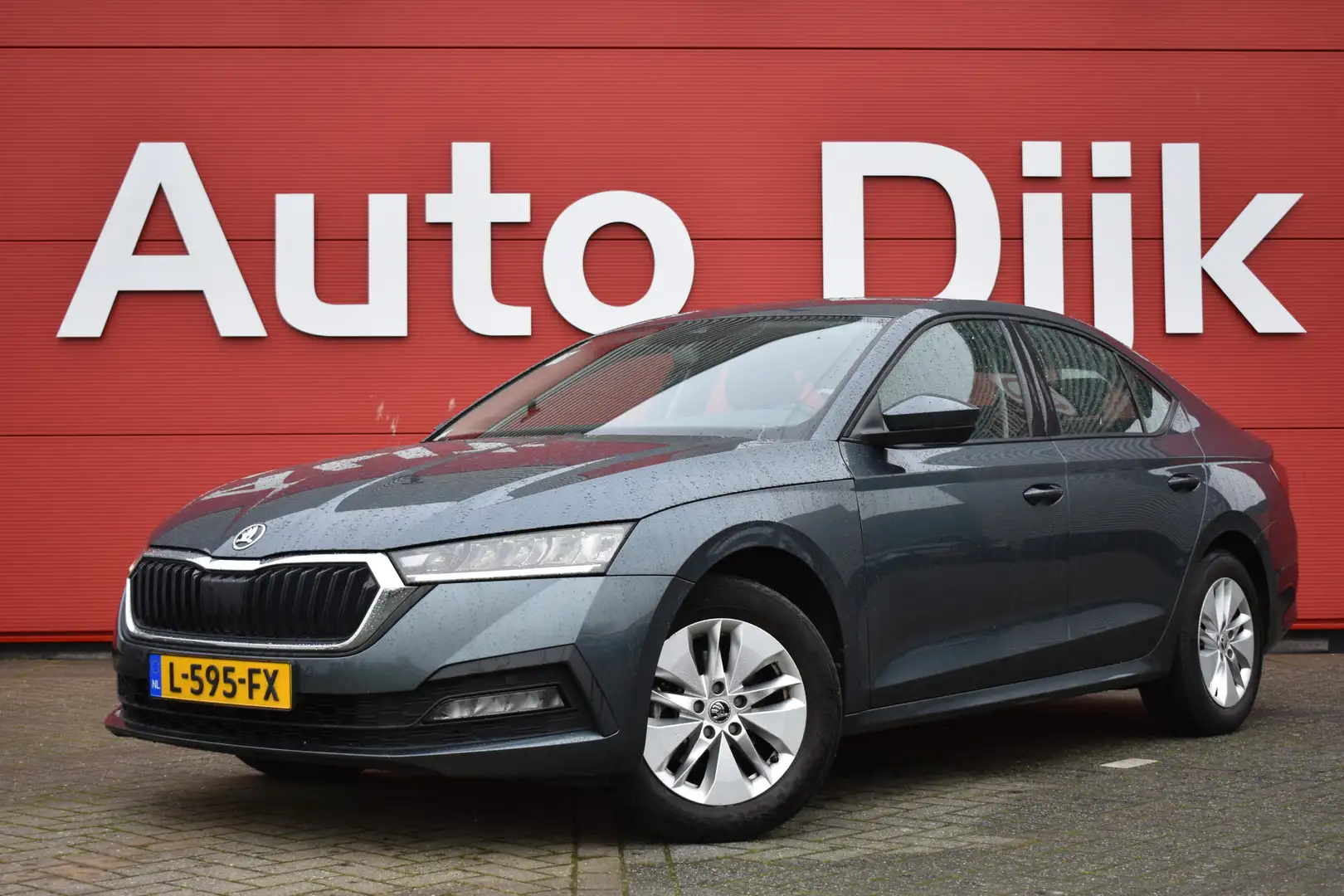 Skoda Octavia 1.0 e-TSI Business Edition DSG | LED | Carplay | D Grijs - 1