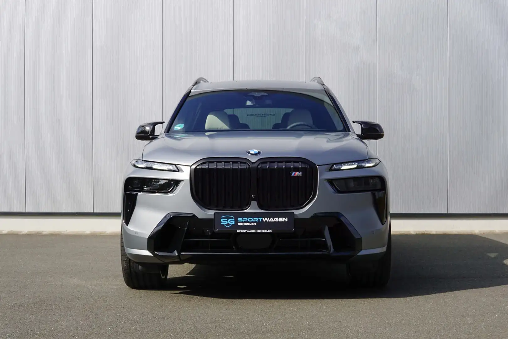 BMW X7 M 60i Grau - 2