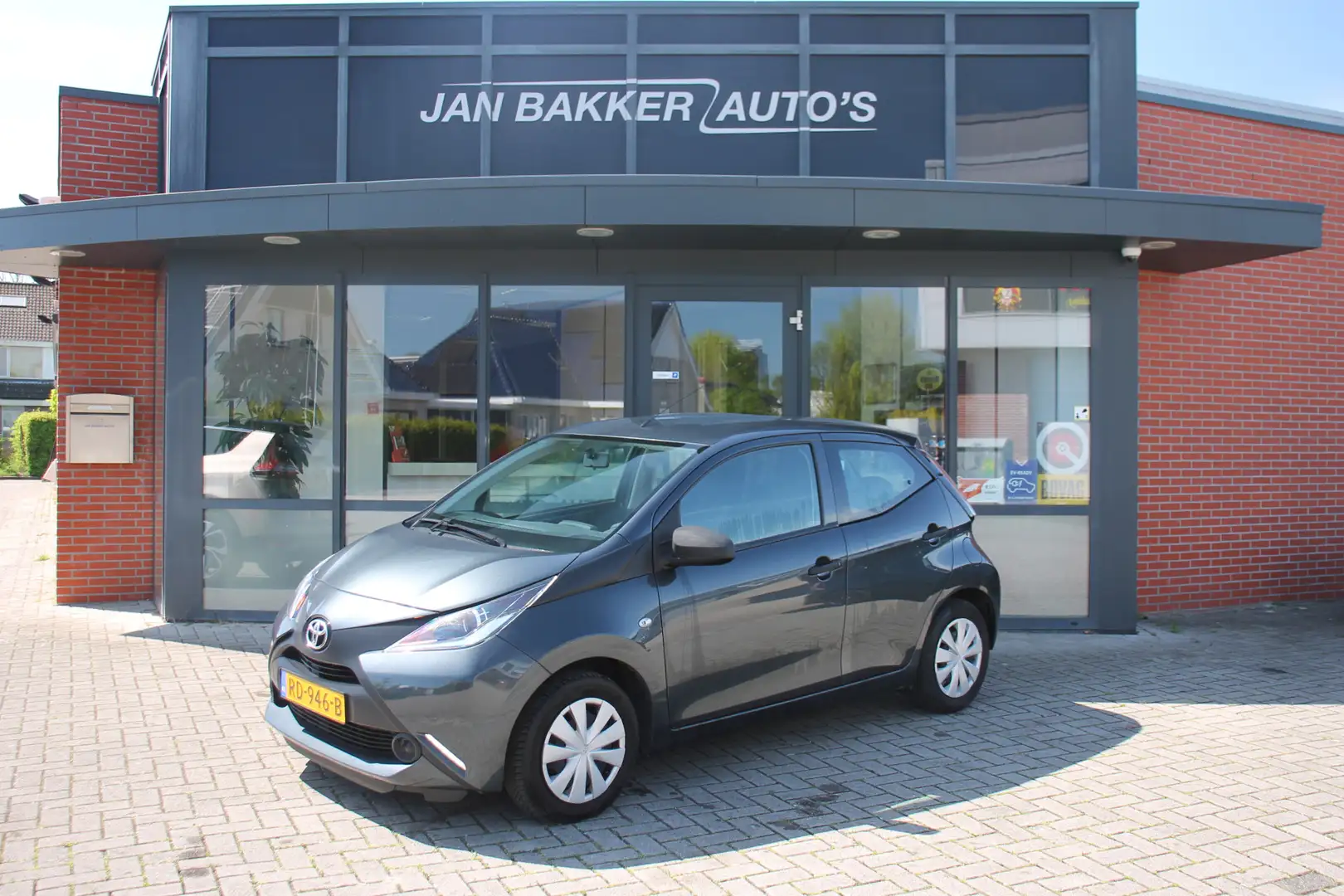 Toyota Aygo 1.0 VVT-i x-fun ✅ AC ✅ BT ✅ Rijklaar ✅ Gris - 1