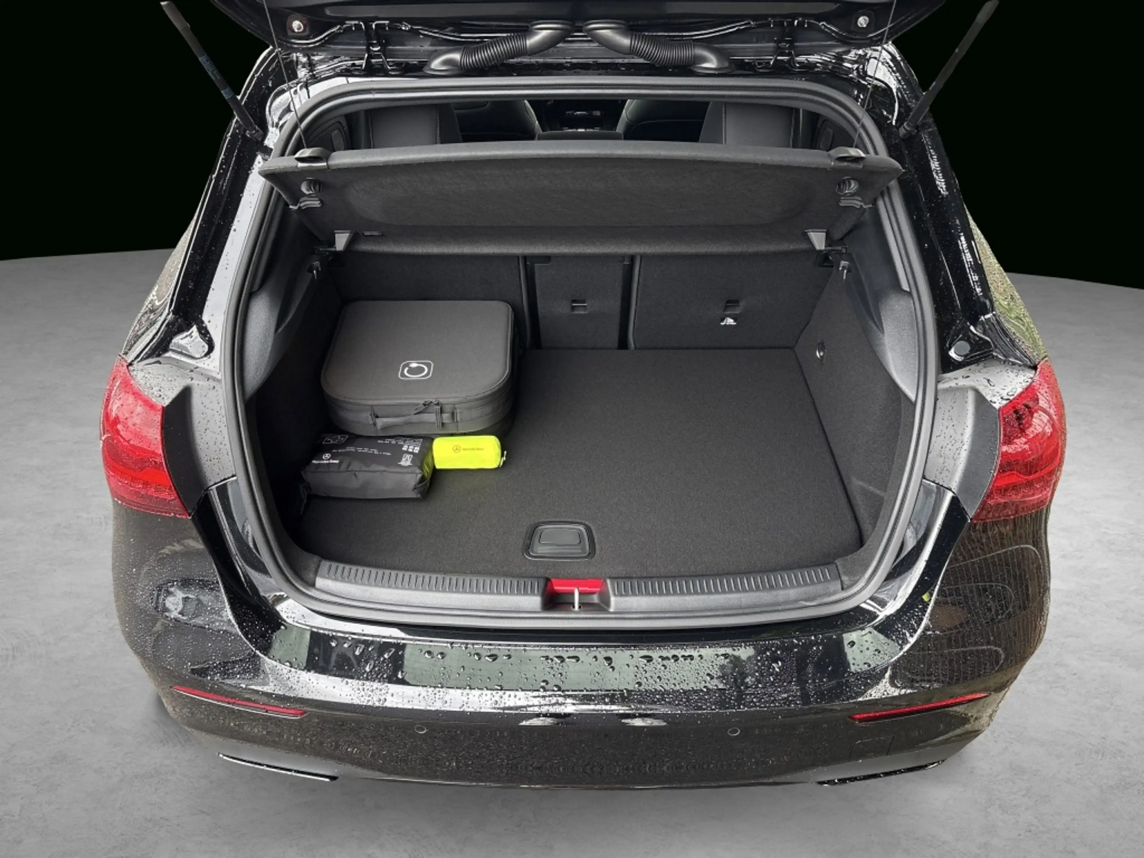 Mercedes-Benz A 250 e Special-Edition AMG Sound Multibeam 19" — photo 7