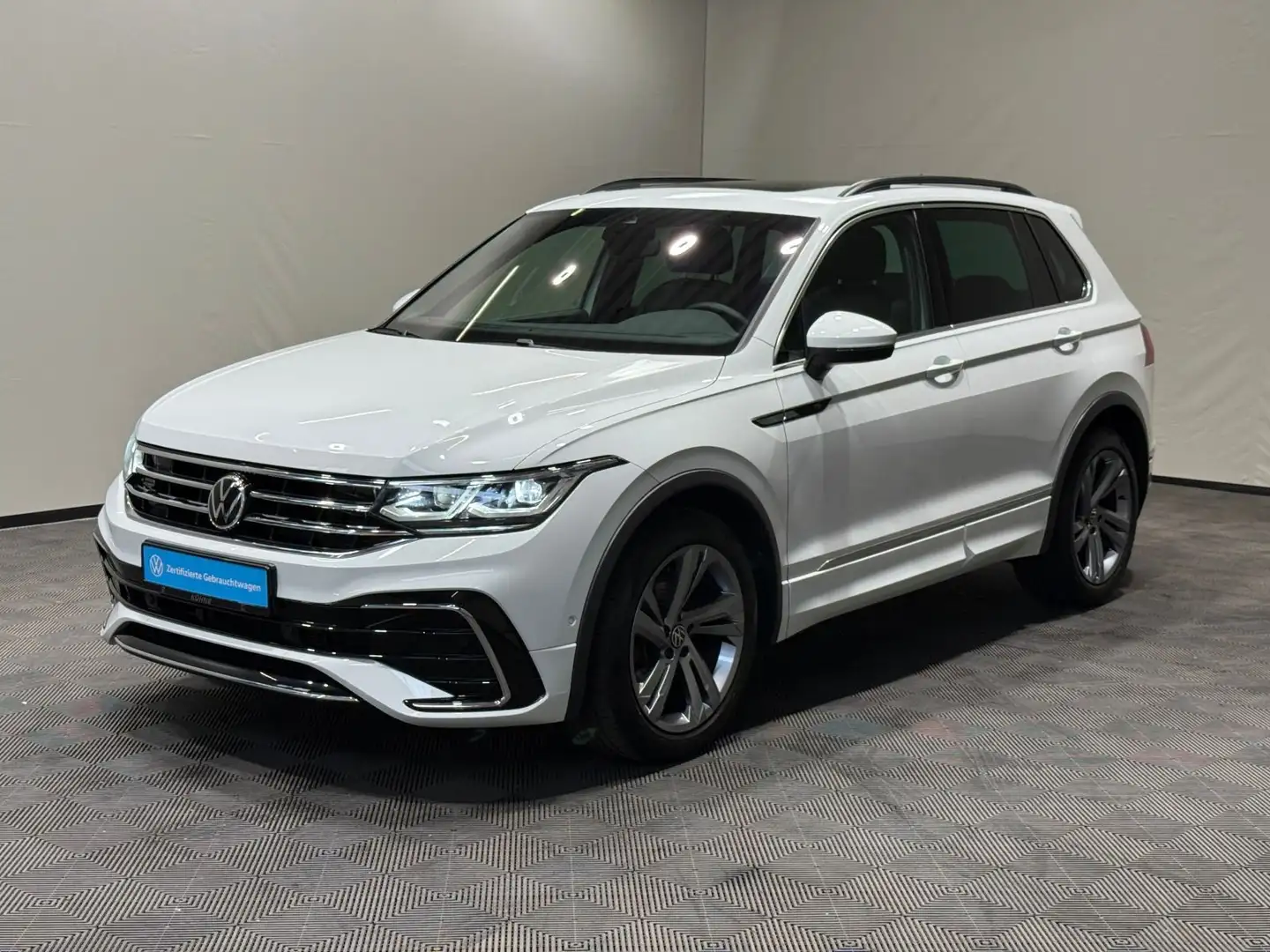 Volkswagen Tiguan R-Line 1.5 TSI DSG | MATRIX NAVI PANO ACC Wit - 2