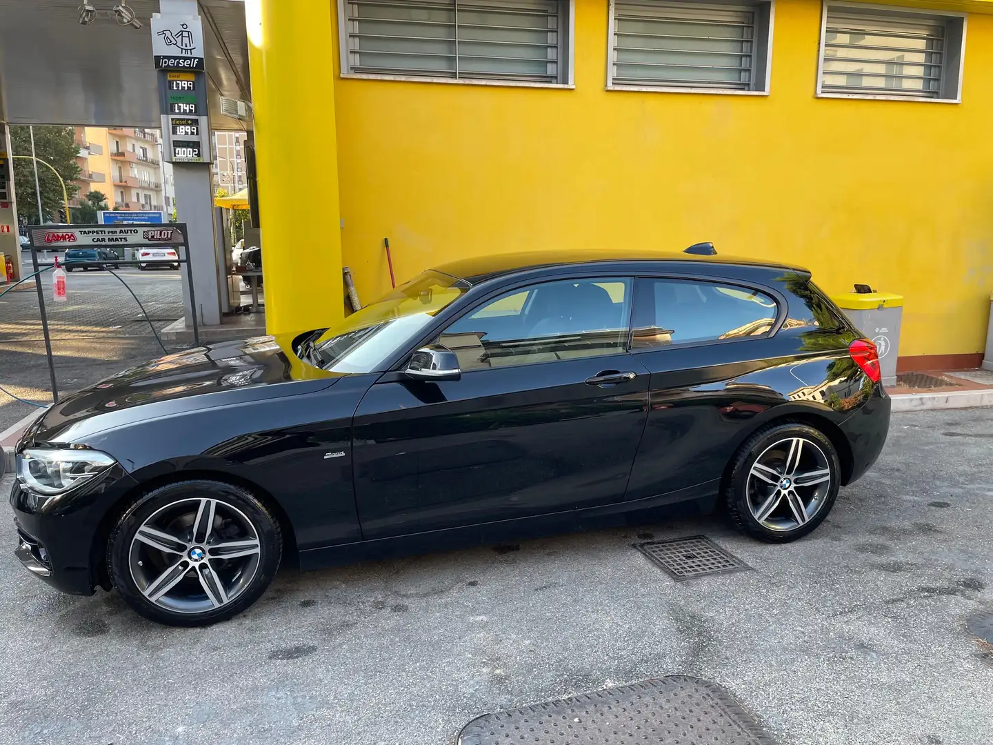 BMW 118 118d Sport 3p auto Fekete - 2