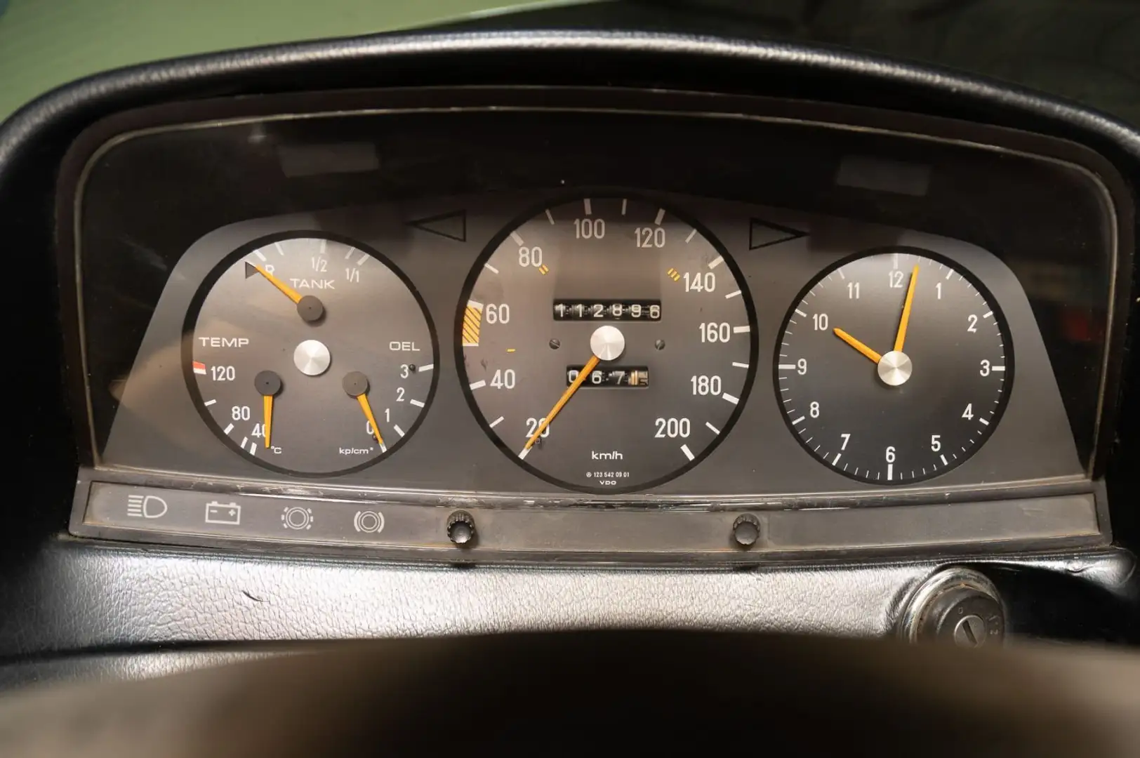 Mercedes-Benz 200 Zelená - 1