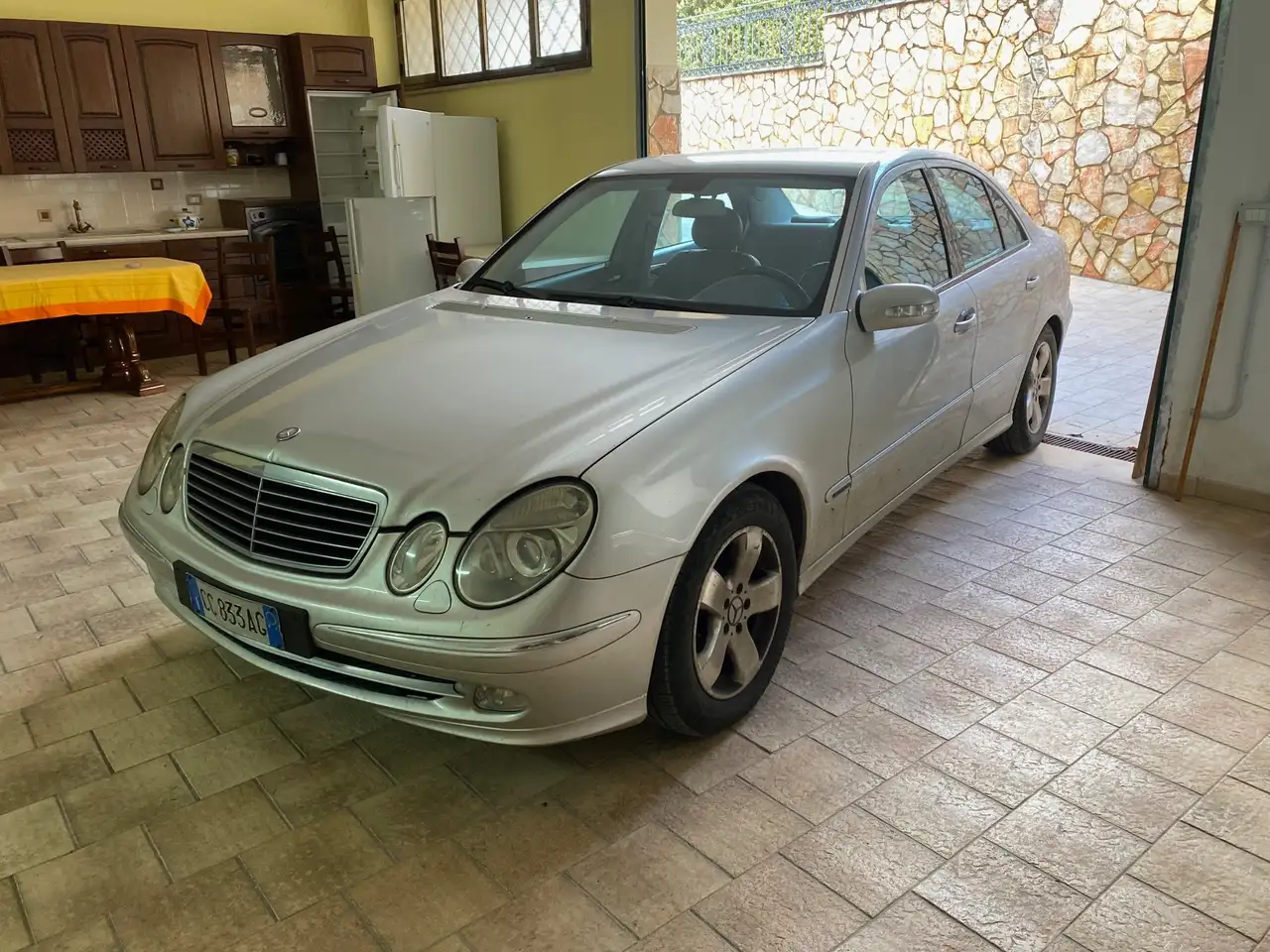 usato Mercedes-Benz E 220 Berlina a Alcamo - Trapani - Tp per € 2.600,-