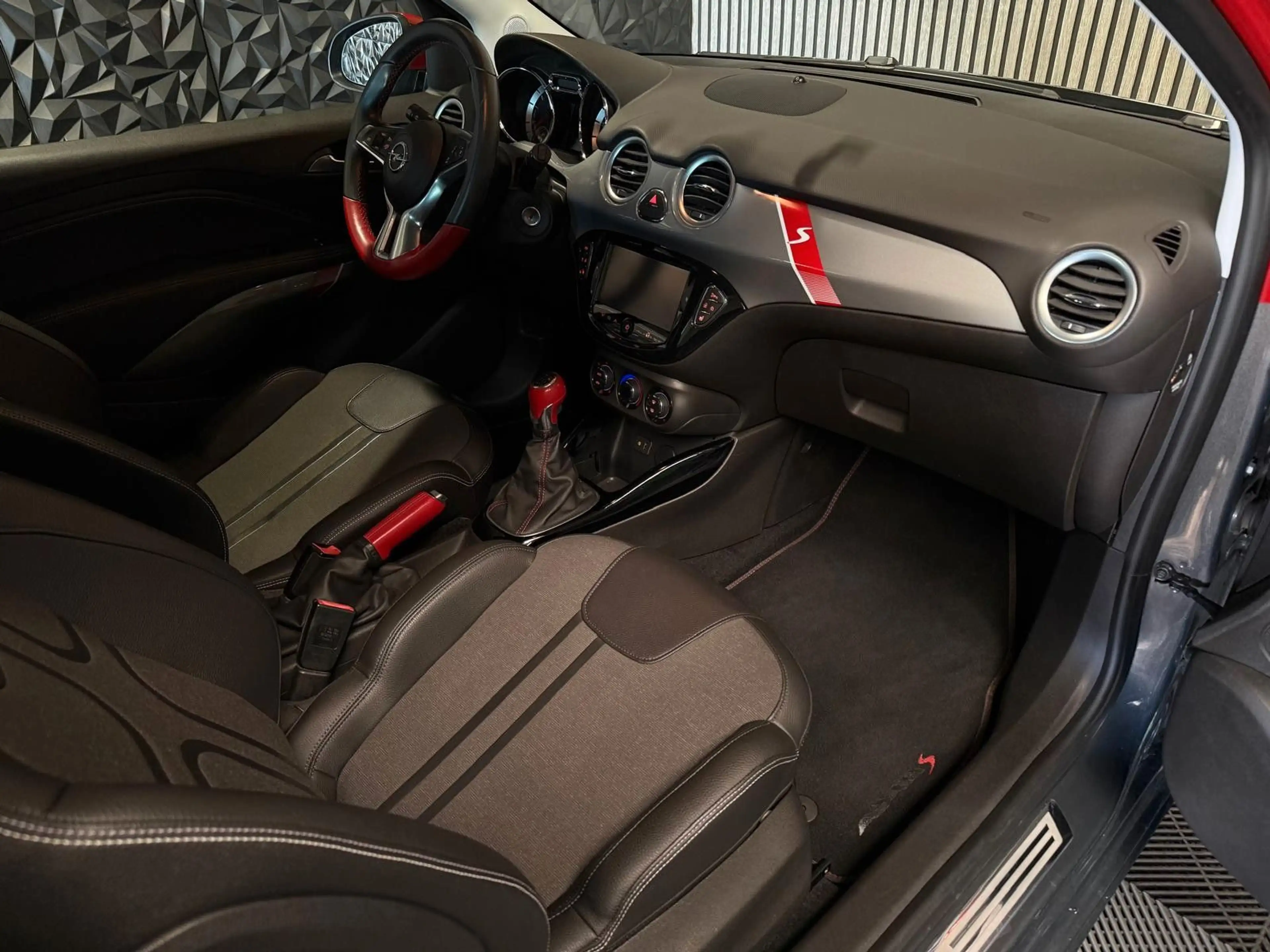 Opel Adam S 150PS Sitz&Lenkradhzg — photo 12