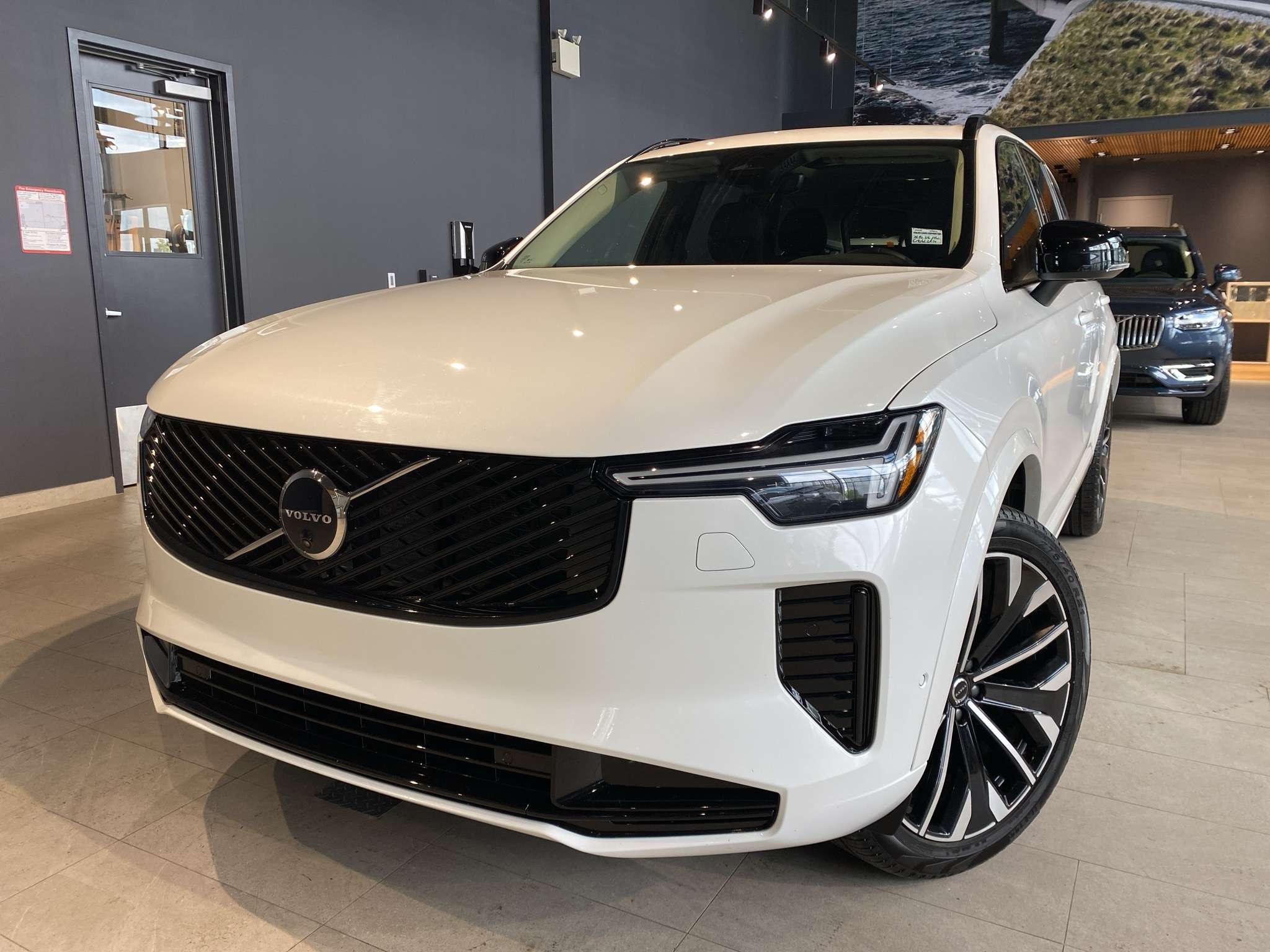 2026 Volvo XC90 B6 AWD Plus Dark Theme 7-Seater