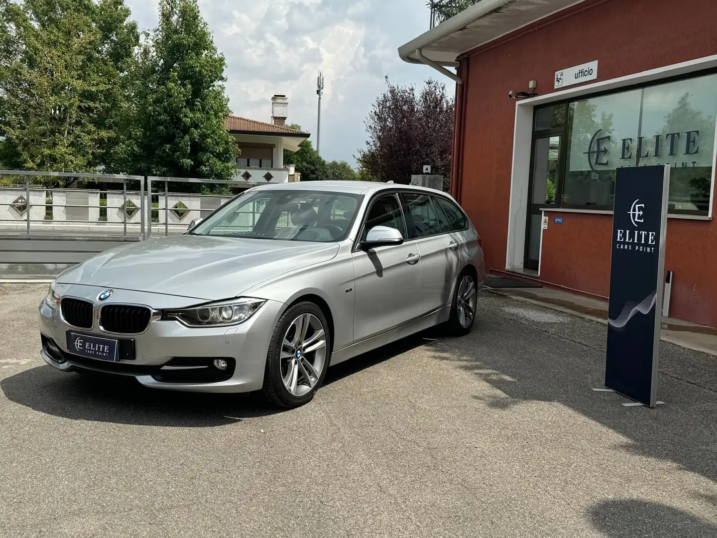 BMW 320 320d Touring Sport Line Gris - 1