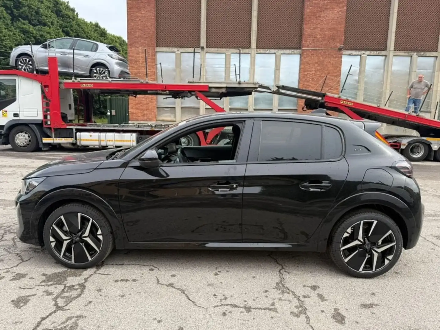 Peugeot 208 Hybrid 136 e-DCS6 GT Nero - 2