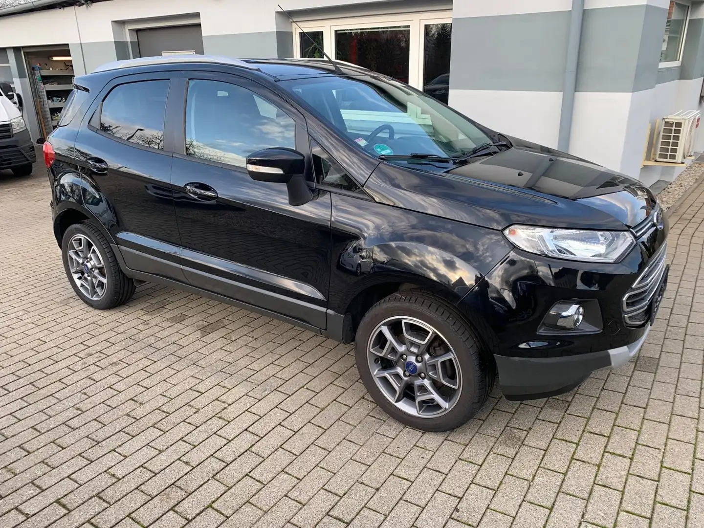 Ford EcoSport Titanium 1,0 Leder Temp. Shzg PDC 95TKM Schwarz - 1