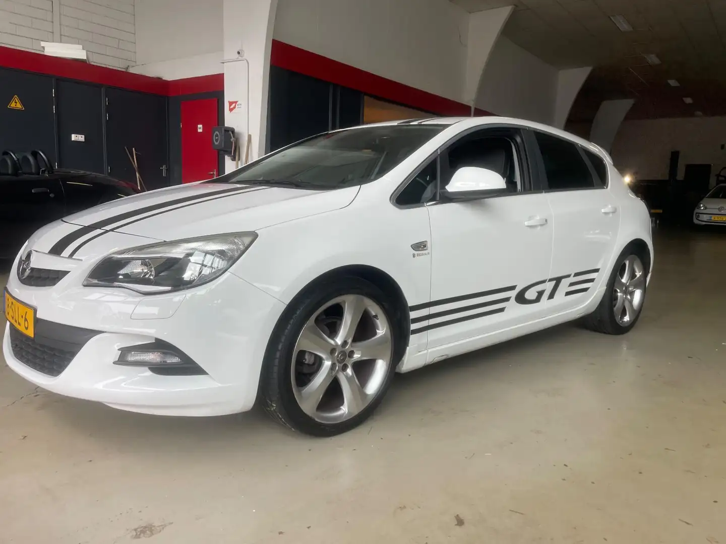 Opel Astra 1.4 Turbo GT 131000 km 2de eigenaar Weiß - 1