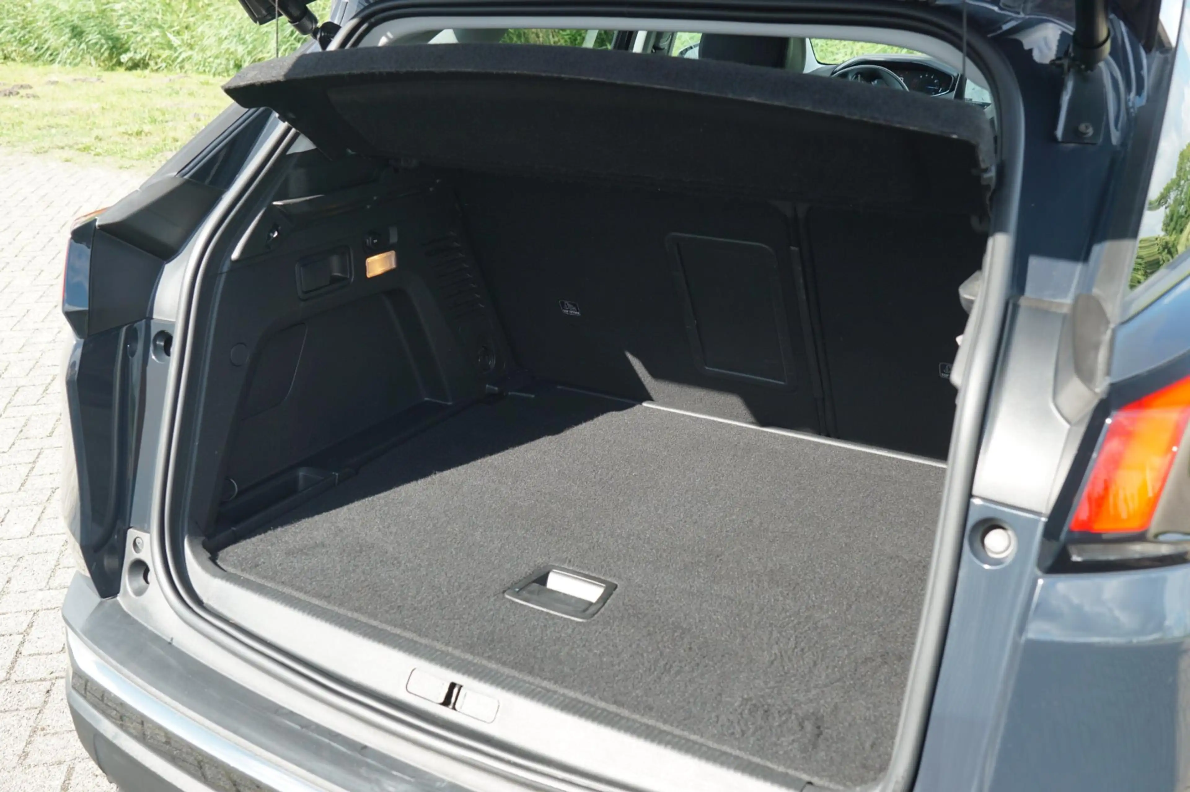 Peugeot 3008 1.2 PureTech Blue Lease Premium - Gris Hurricane - — photo 40