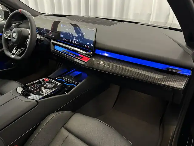BMW M5 view 8
