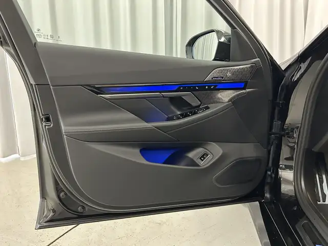 BMW M5 view 14