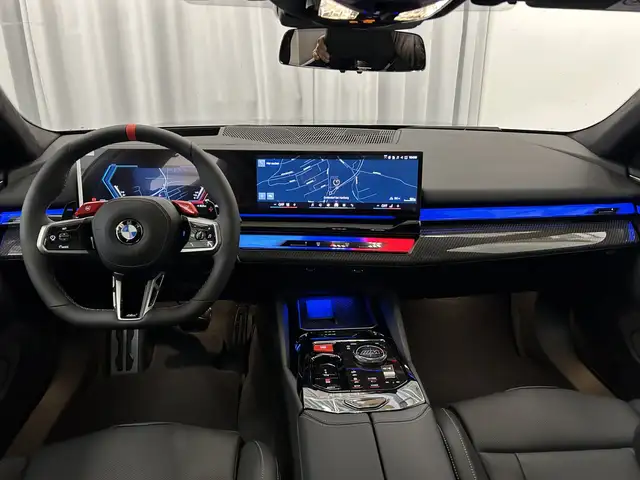 BMW M5 view 9