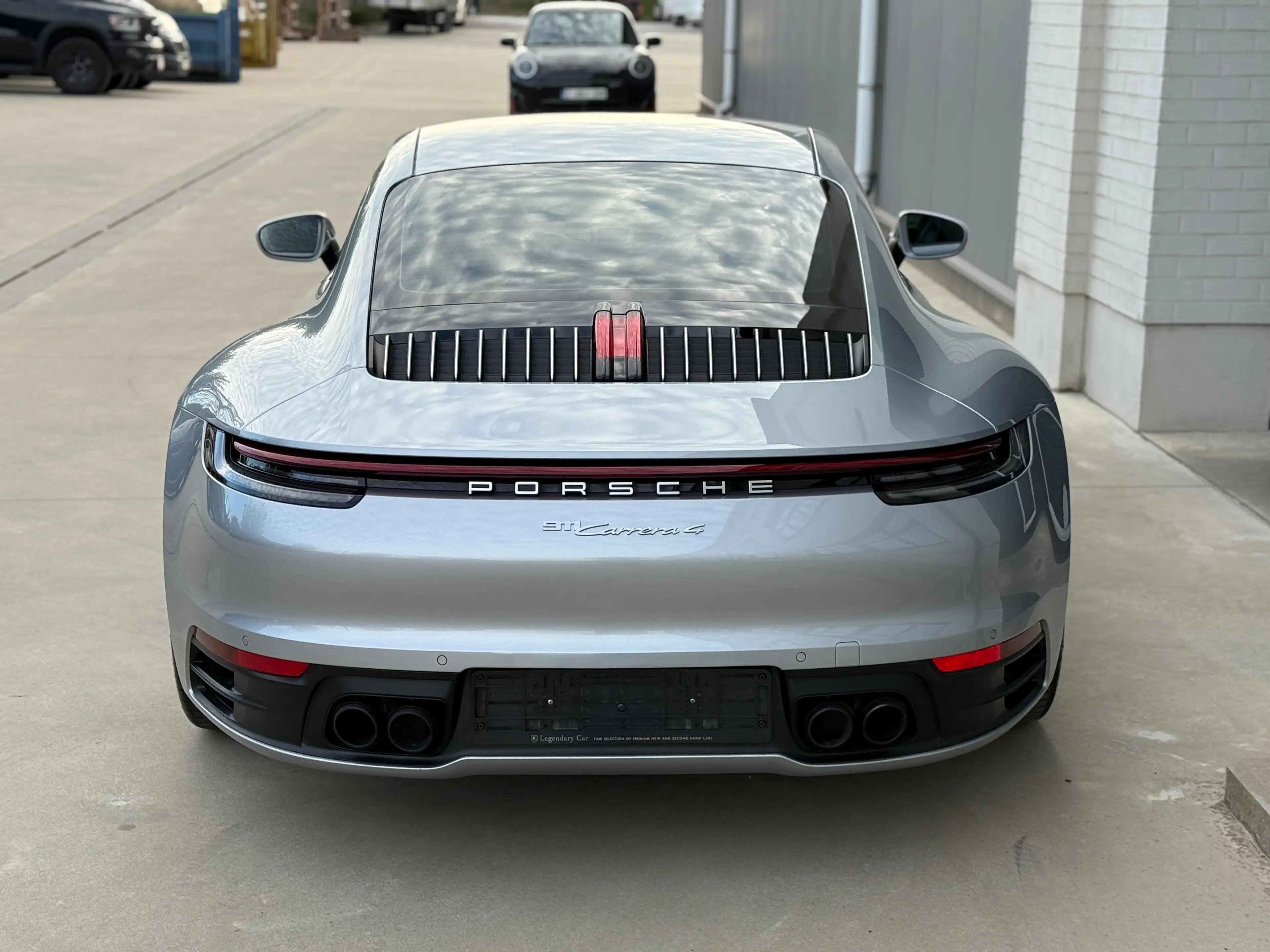 Porsche 911 Carrera 4 — photo 13