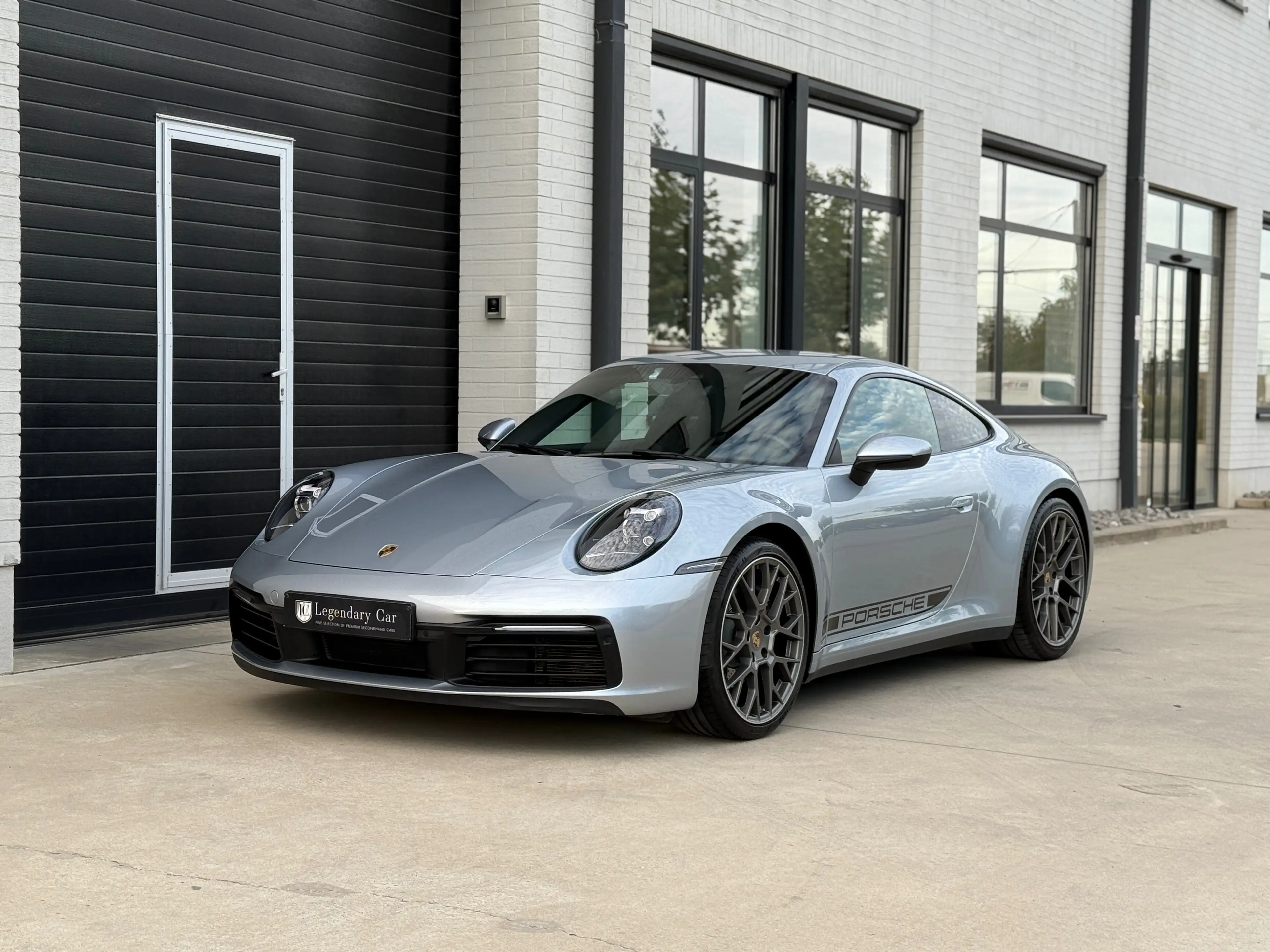 Porsche 911 Carrera 4 — photo 6