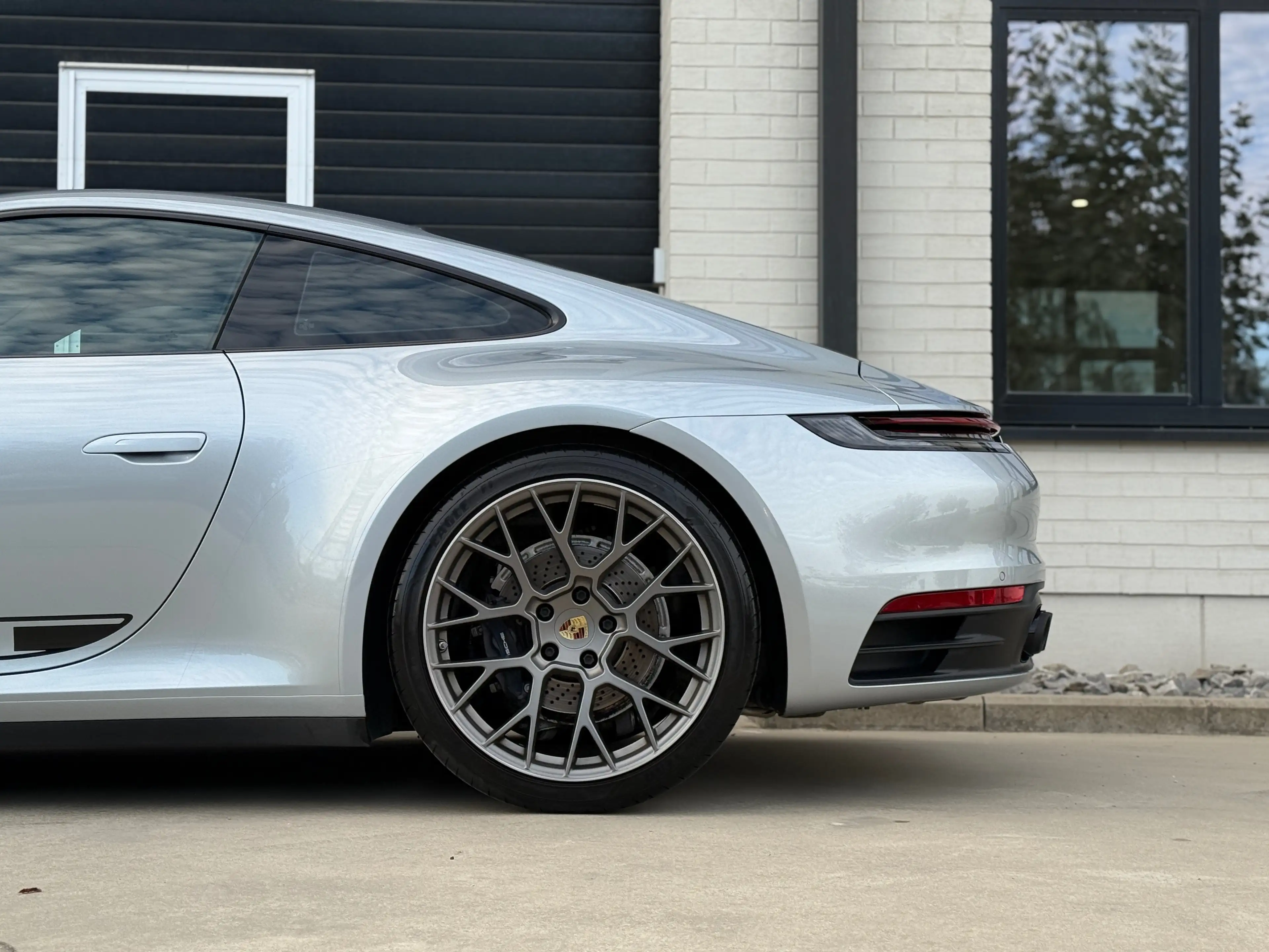 Porsche 911 Carrera 4 — photo 10