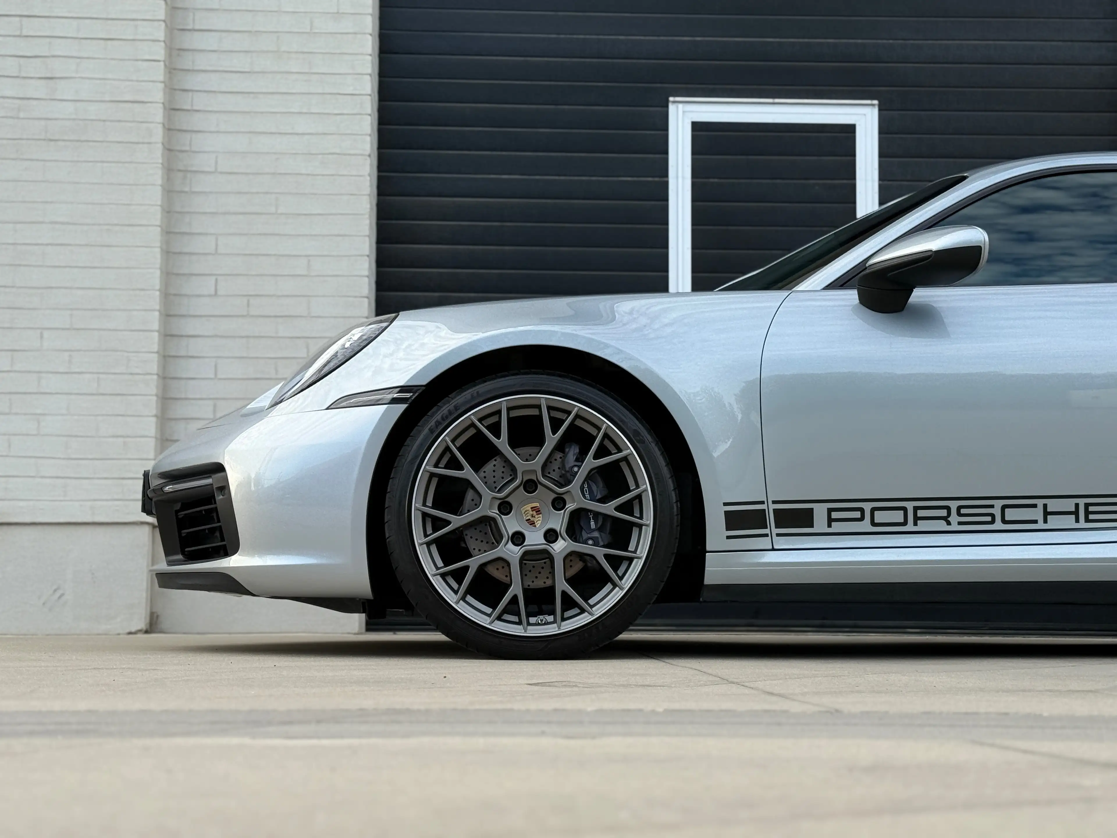 Porsche 911 Carrera 4 — photo 8