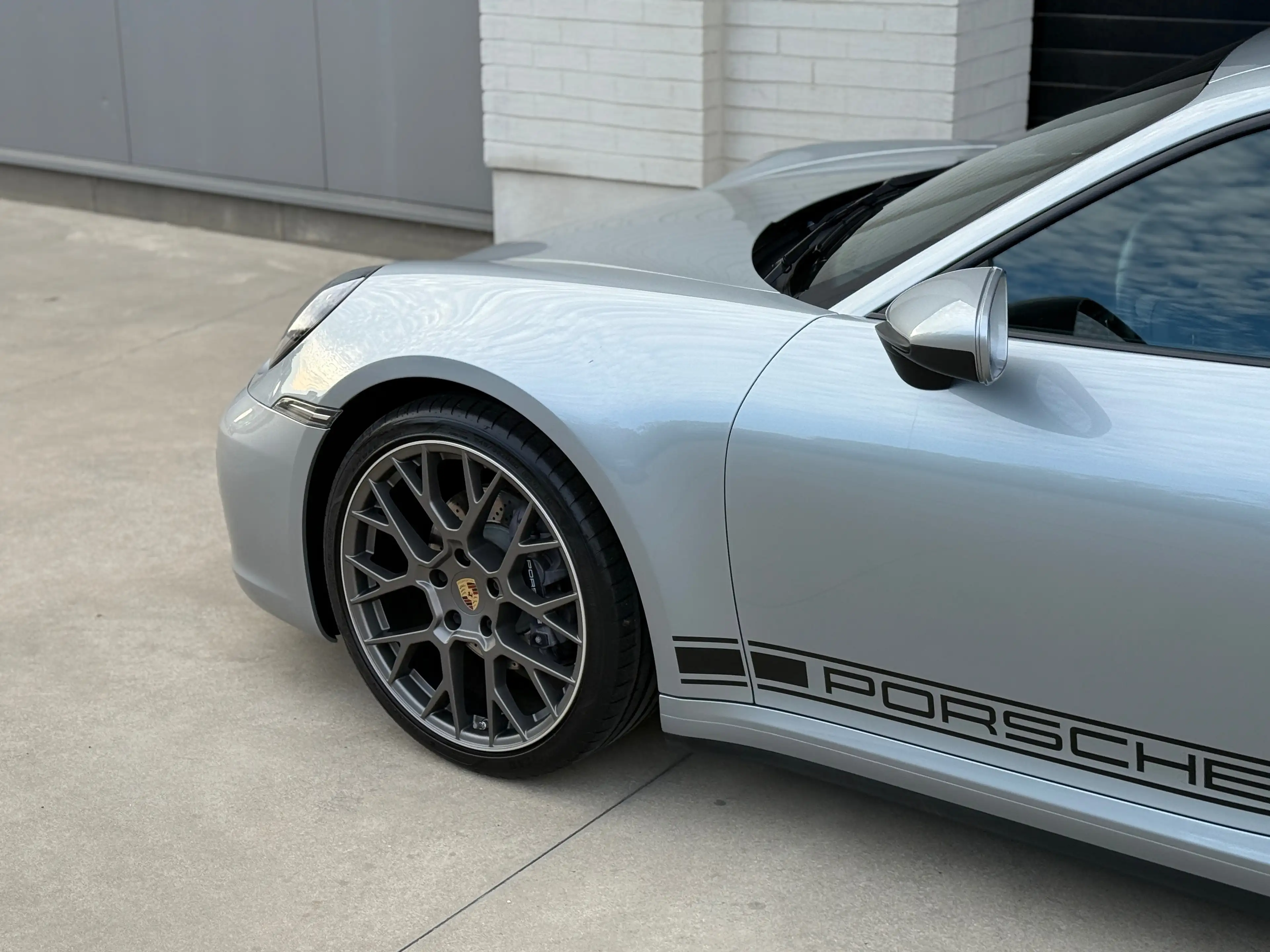 Porsche 911 Carrera 4 — photo 9