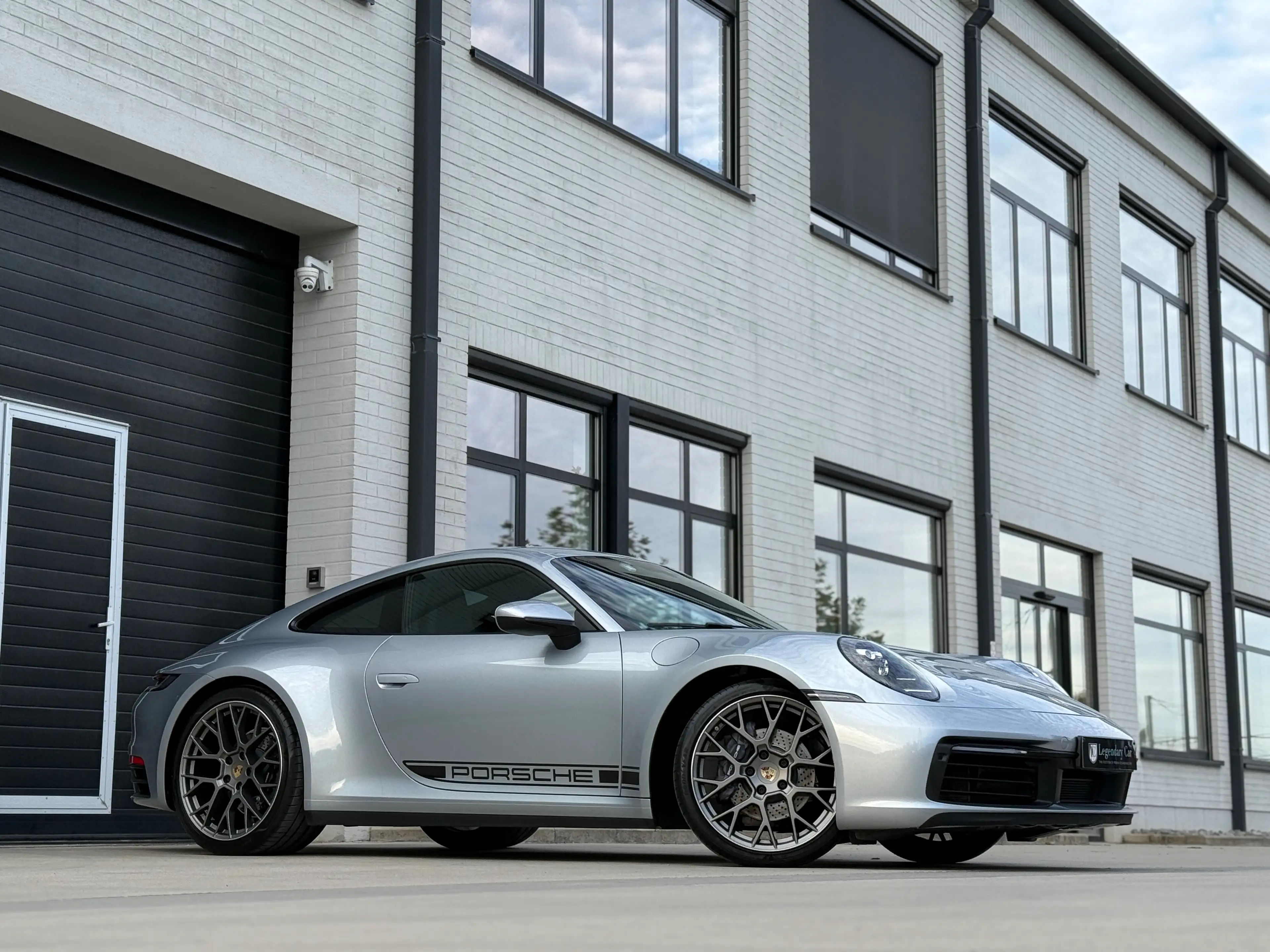 Porsche 911 Carrera 4 — photo 2