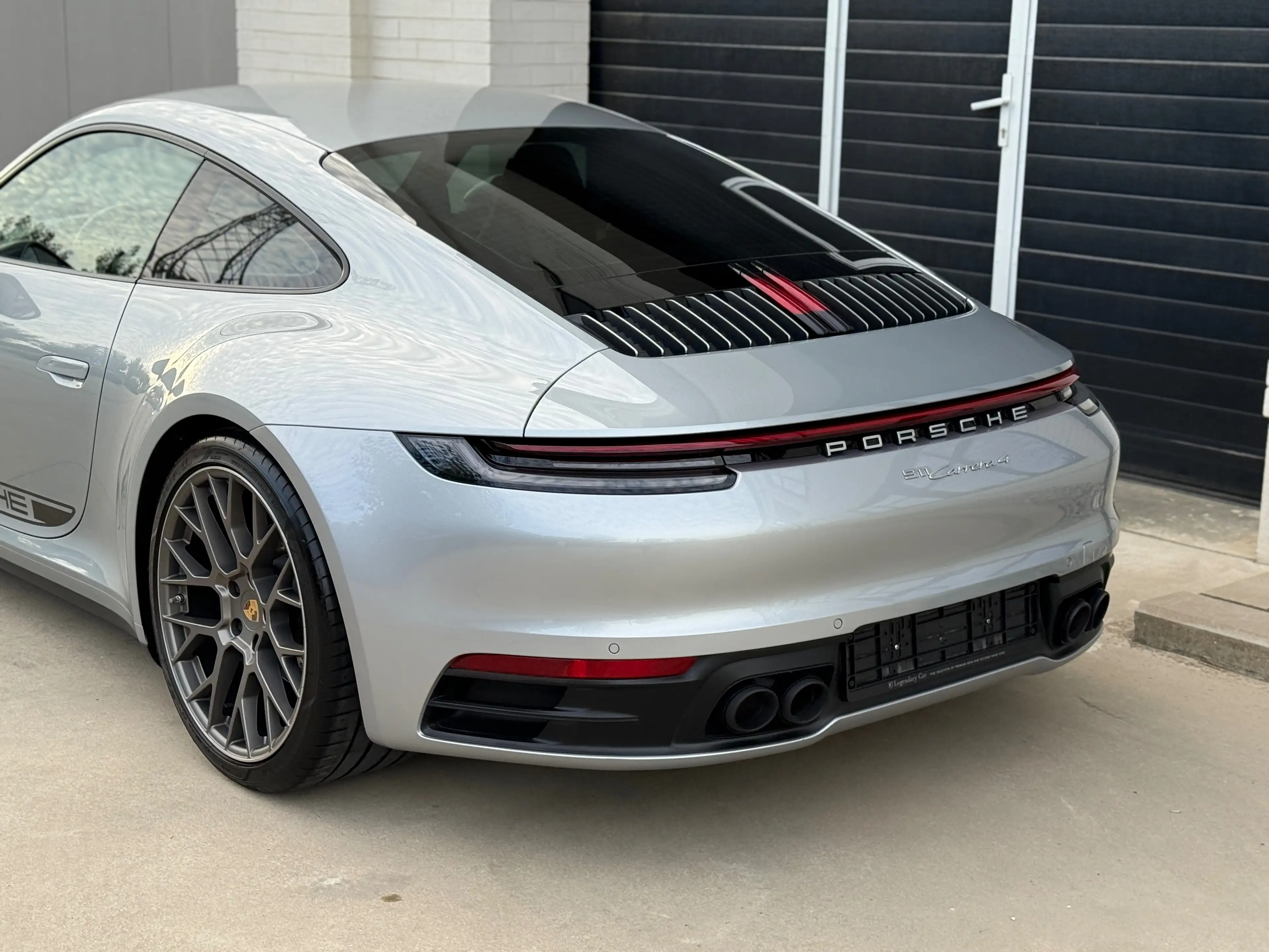 Porsche 911 Carrera 4 — photo 12
