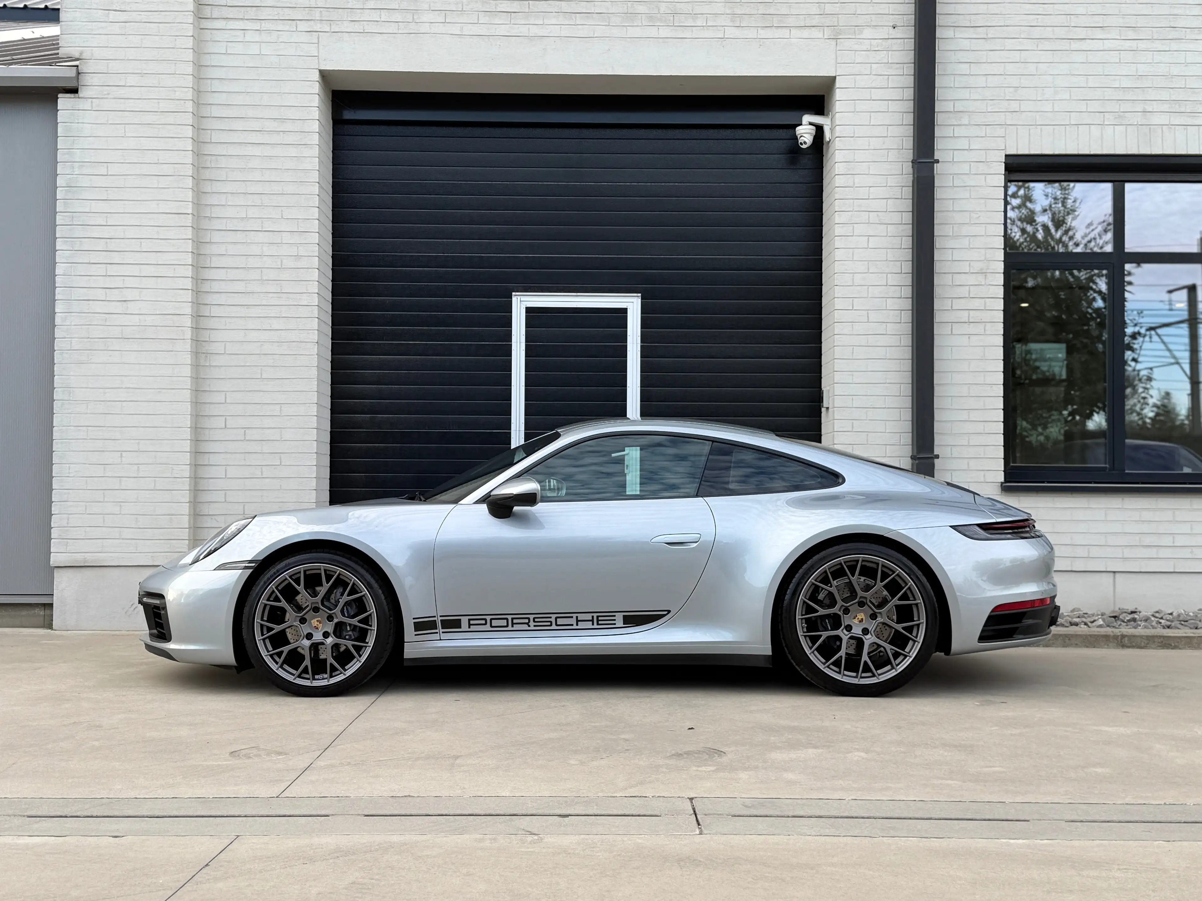 Porsche 911 Carrera 4 — photo 7