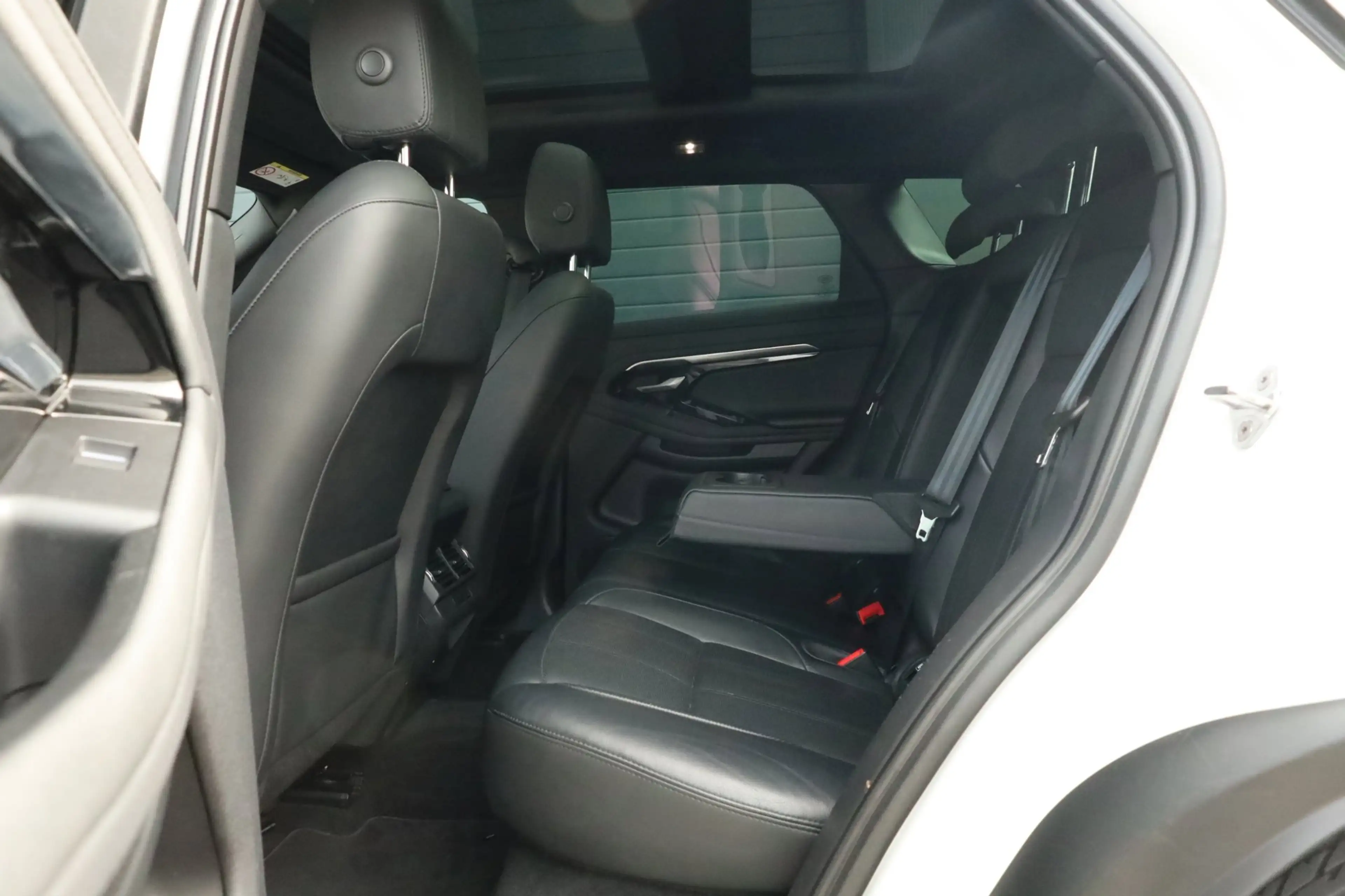 Land Rover Range Rover Evoque 1.5 P300e AWD R-Dynamic SE Pano Carplay Camera — photo 15