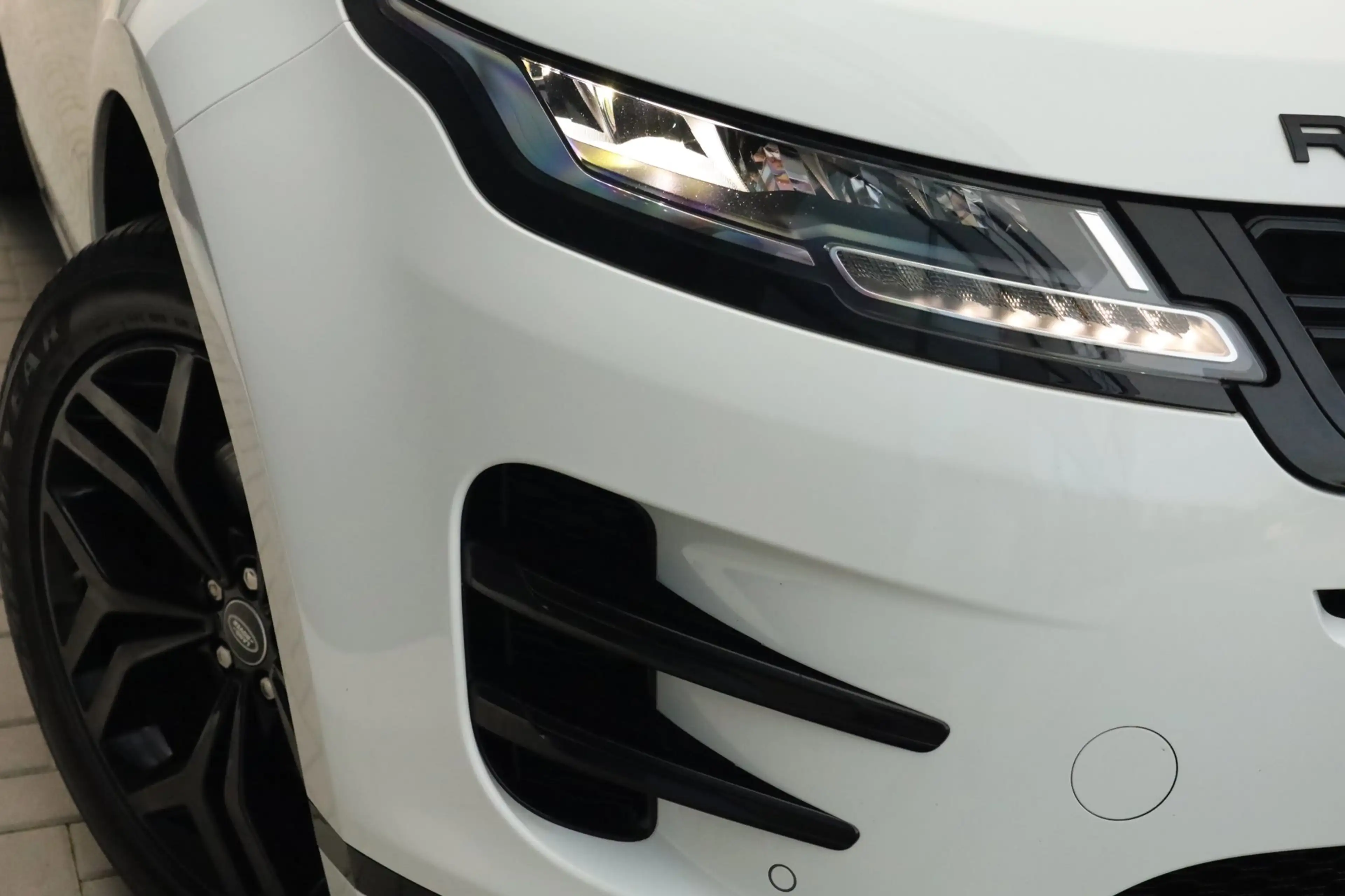 Land Rover Range Rover Evoque 1.5 P300e AWD R-Dynamic SE Pano Carplay Camera — photo 10