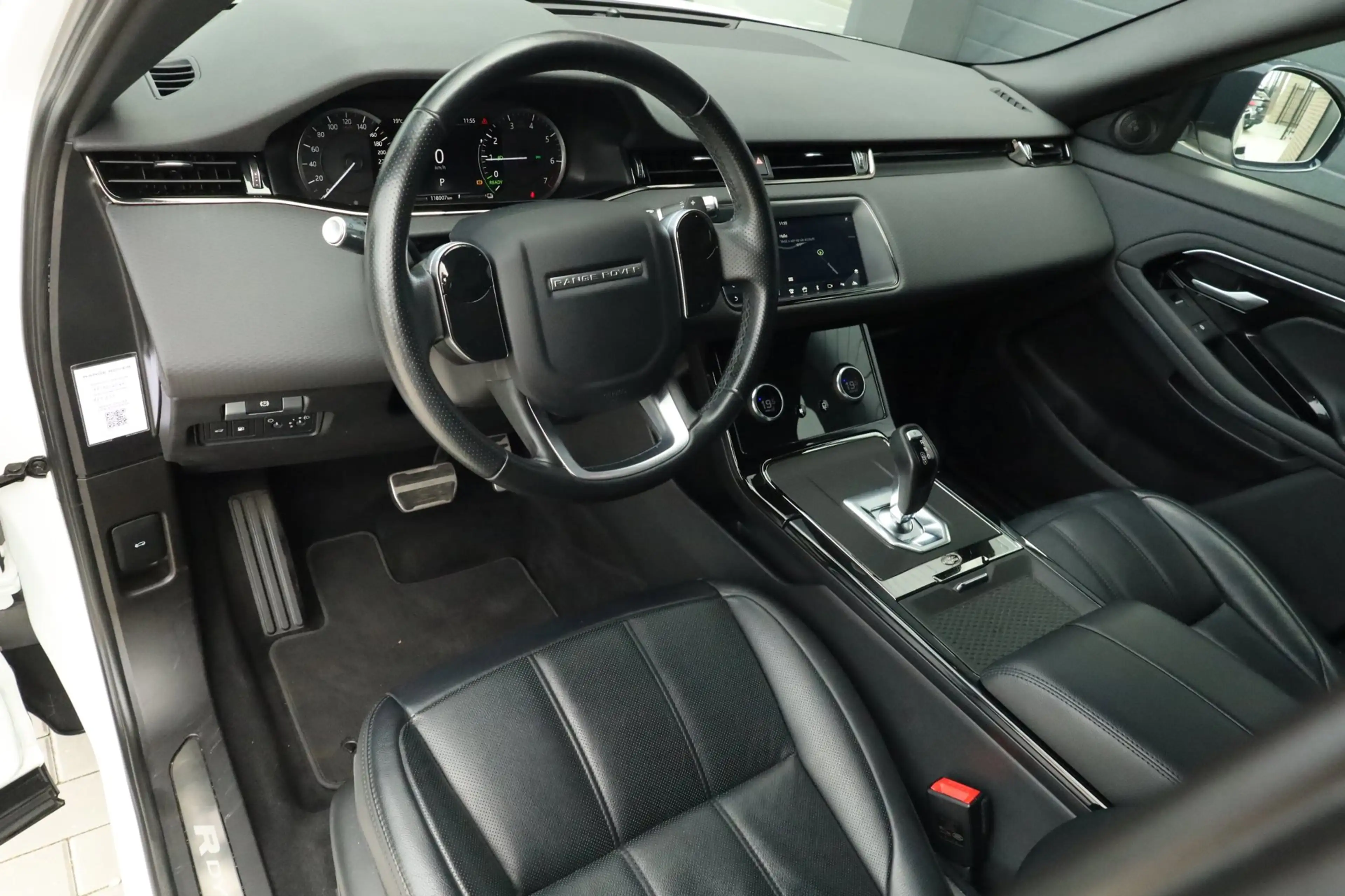 Land Rover Range Rover Evoque 1.5 P300e AWD R-Dynamic SE Pano Carplay Camera — photo 3
