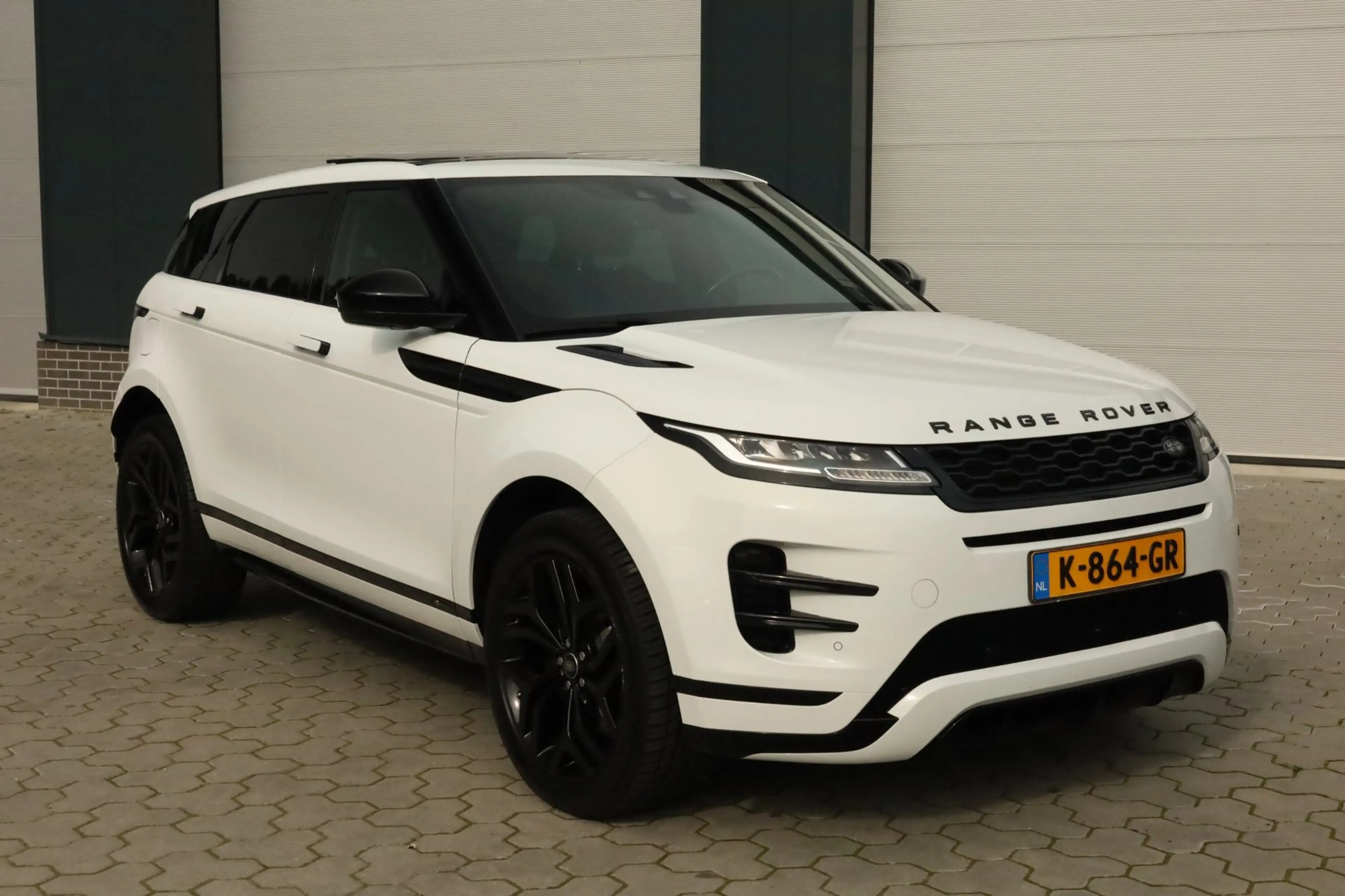 Land Rover Range Rover Evoque 1.5 P300e AWD R-Dynamic SE Pano Carplay Camera — photo 4