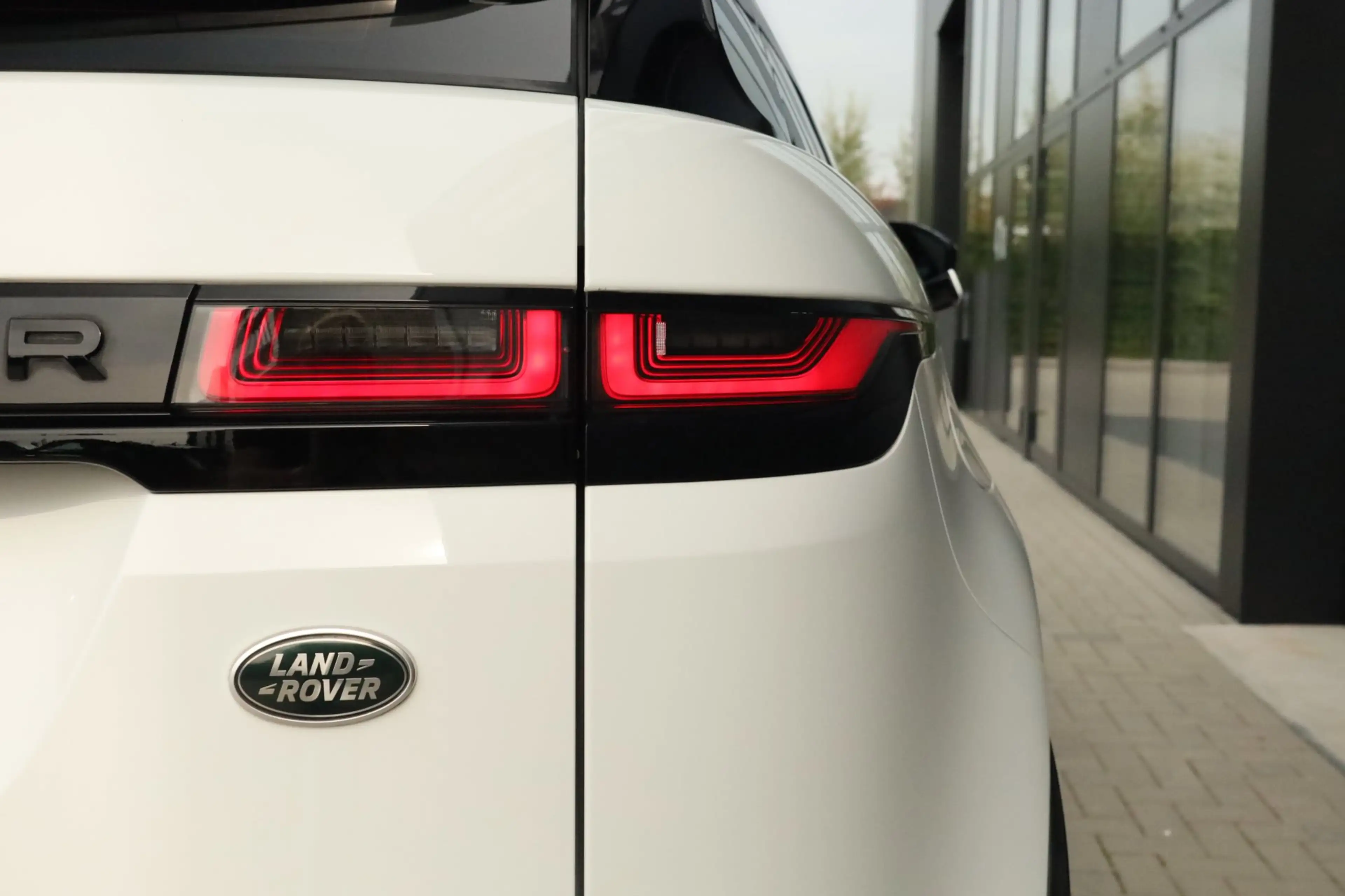 Land Rover Range Rover Evoque 1.5 P300e AWD R-Dynamic SE Pano Carplay Camera — photo 11