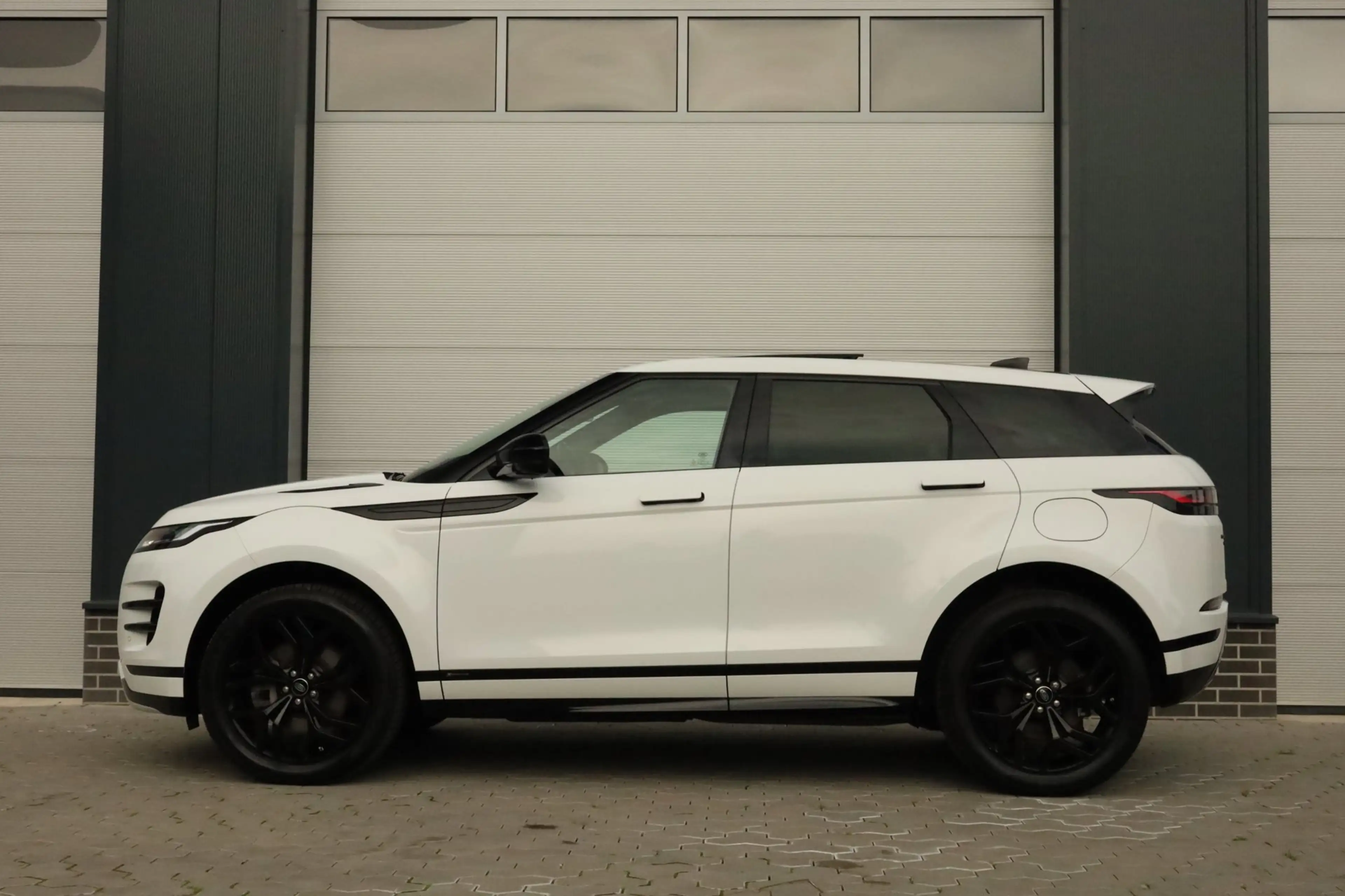 Land Rover Range Rover Evoque 1.5 P300e AWD R-Dynamic SE Pano Carplay Camera — photo 6