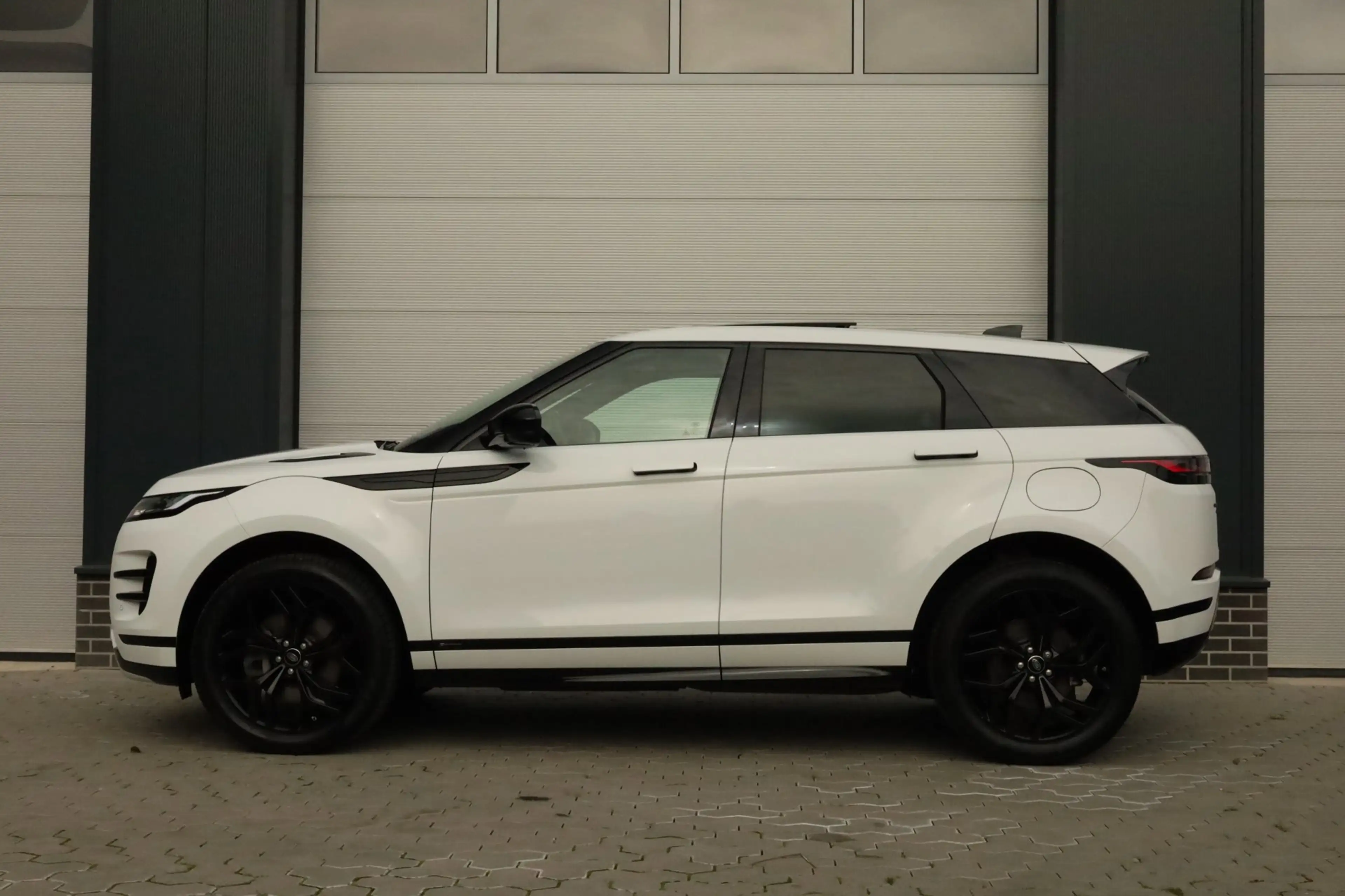 Land Rover Range Rover Evoque 1.5 P300e AWD R-Dynamic SE Pano Carplay Camera — photo 7