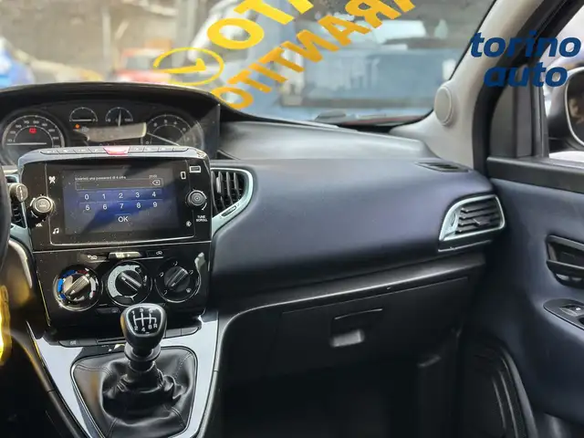 Lancia Ypsilon view 13