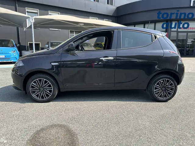 Lancia Ypsilon view 4