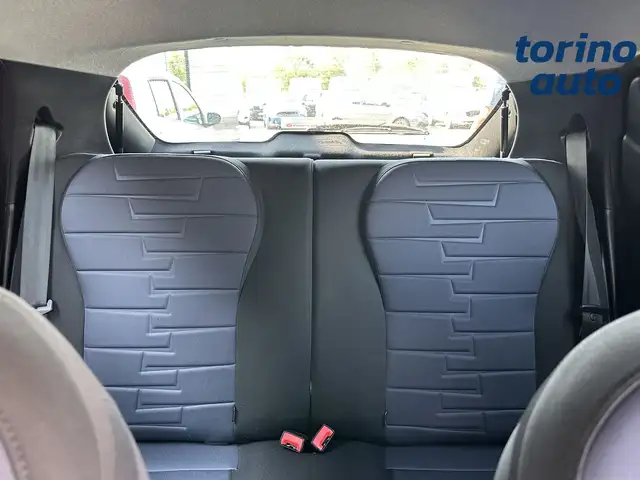 Lancia Ypsilon view 11